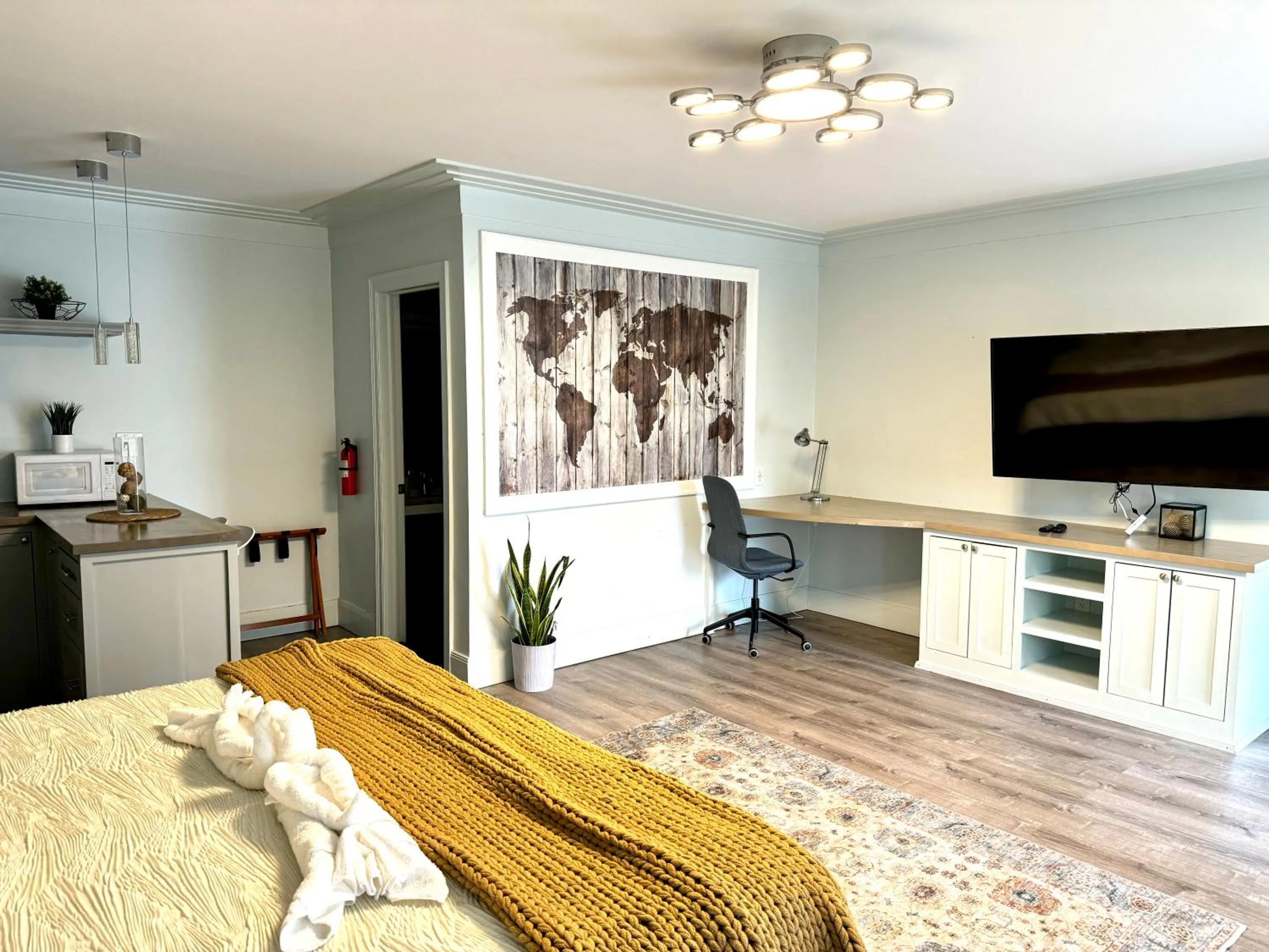 Seating area, Bed in Solano Inn