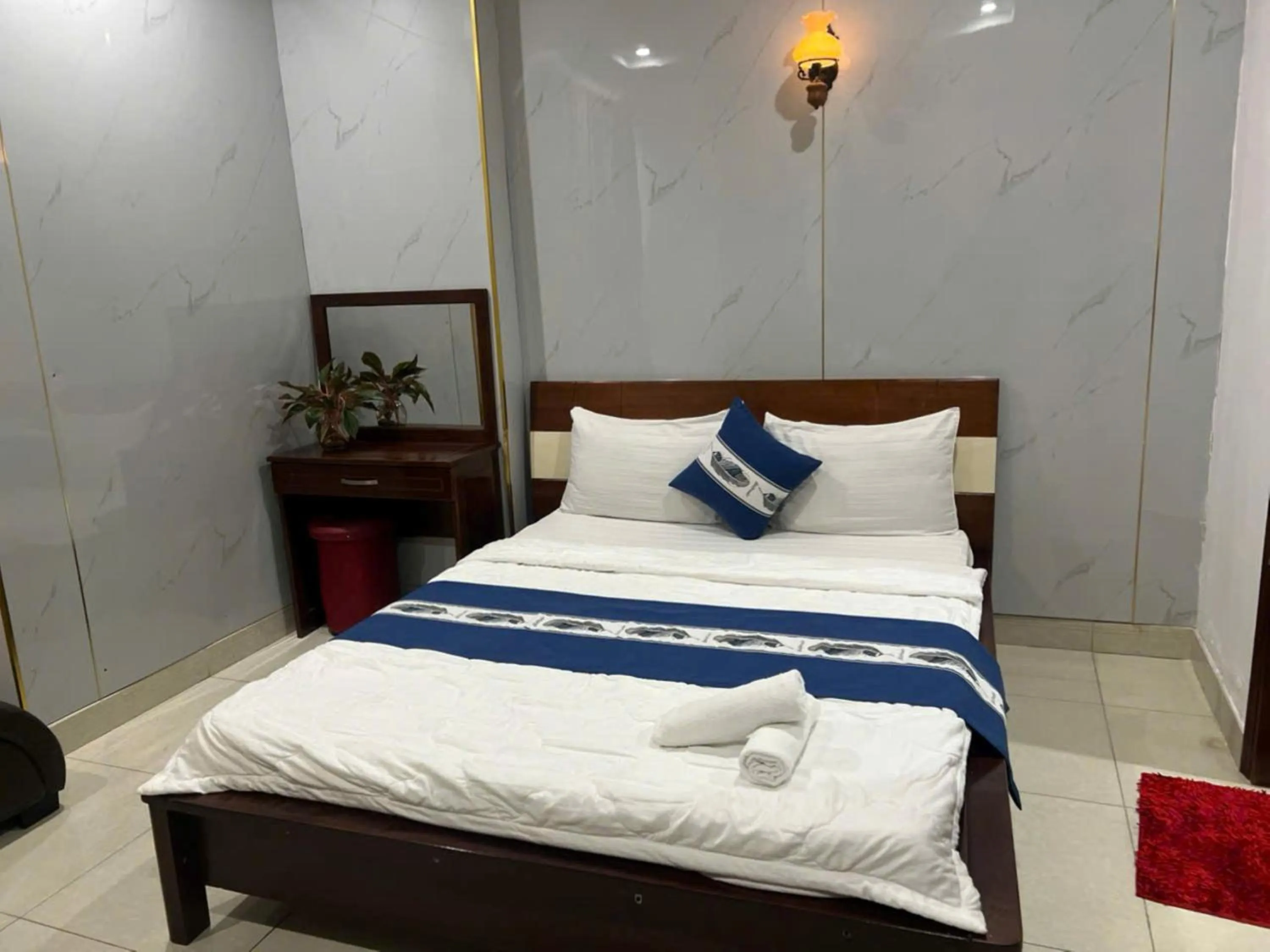 Bedroom, Bed in Quang Huy Hotel