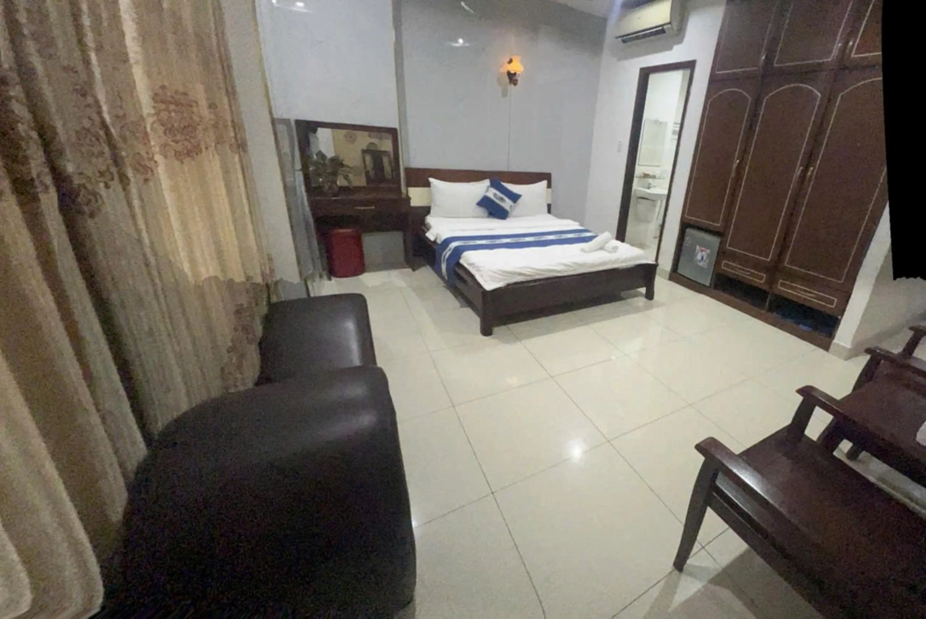 Bedroom, Bed in Quang Huy Hotel