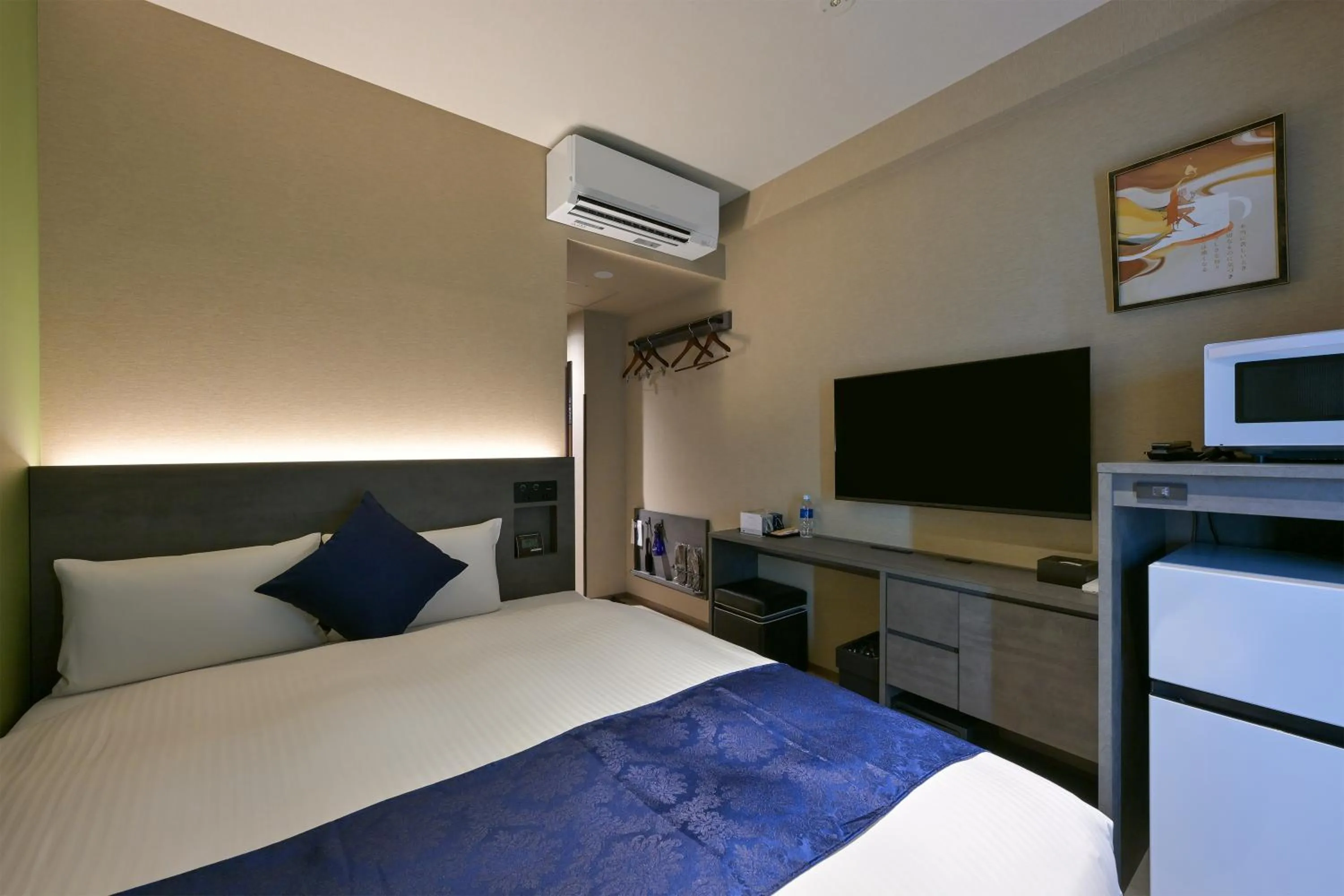 Bed in HOTEL R9 Premium Ichikawaekimae