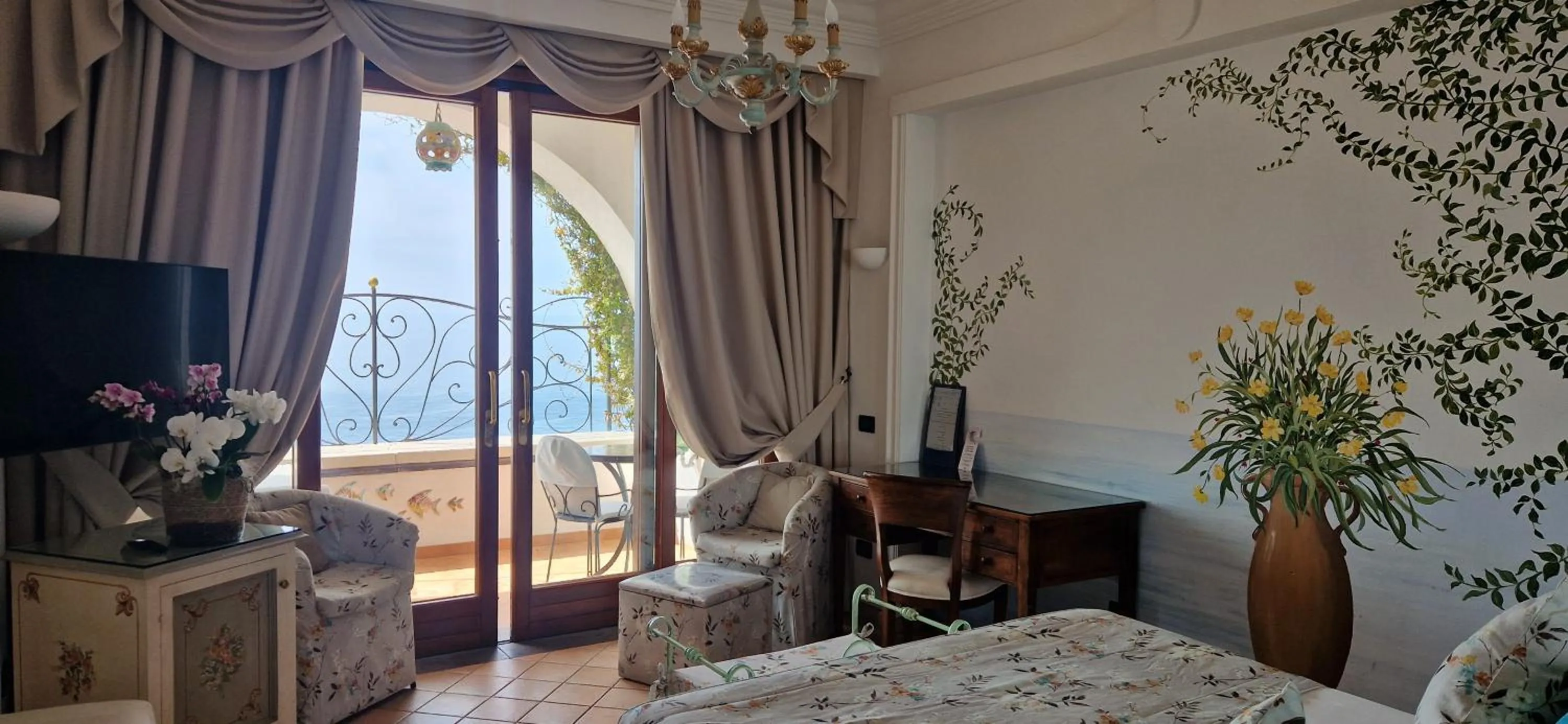 Bed in Albergo La Conca Azzurra