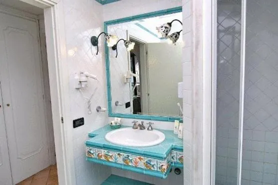 Bathroom in Albergo La Conca Azzurra