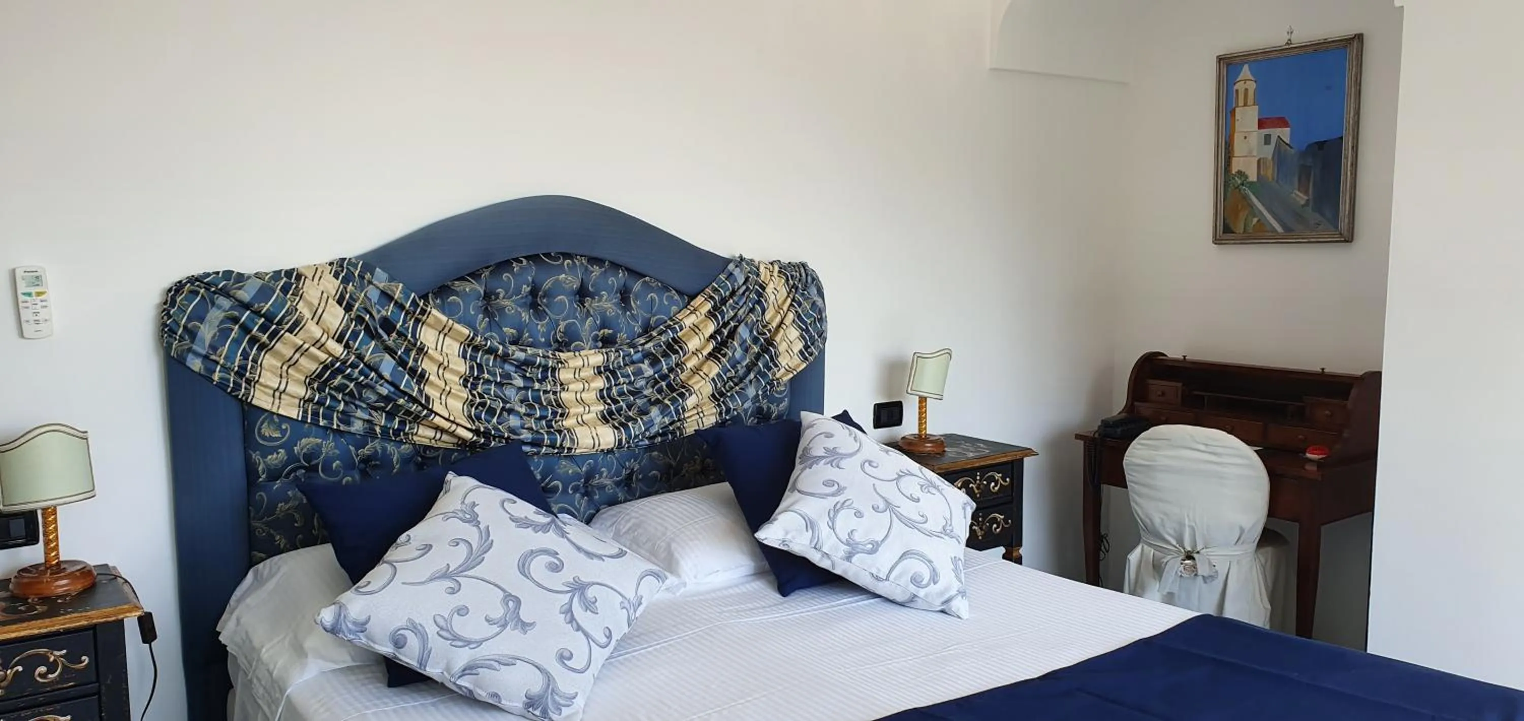 Bed in Albergo La Conca Azzurra