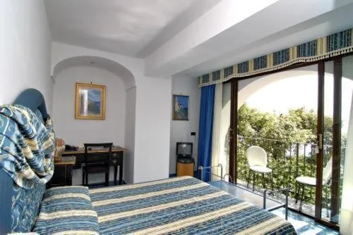 Photo of the whole room, Bed in Albergo La Conca Azzurra