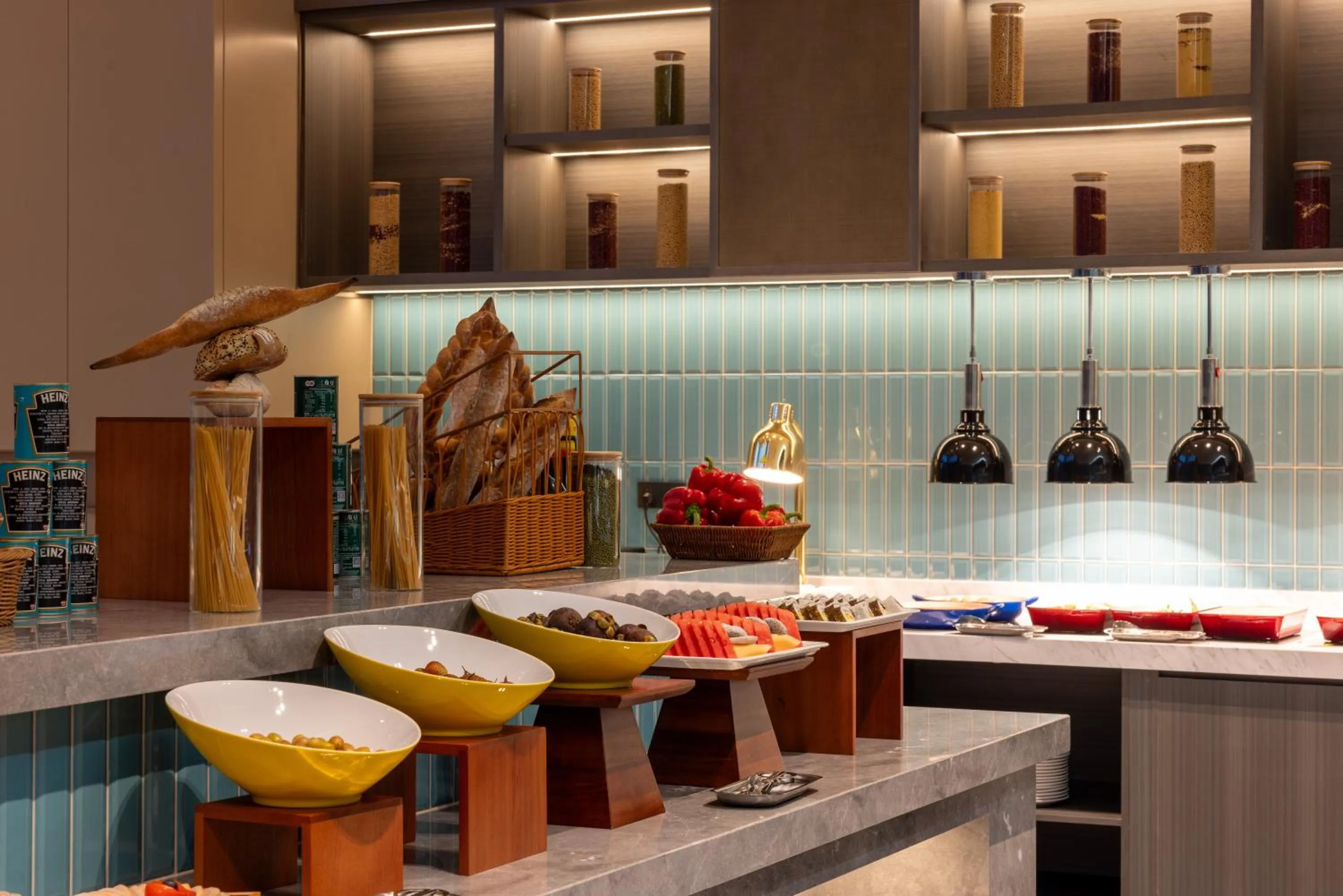 Restaurant/places to eat in Home2 Suites by Hilton Guangzhou Huangpu Science City Free shuttle buses are provided during the Canton Fair