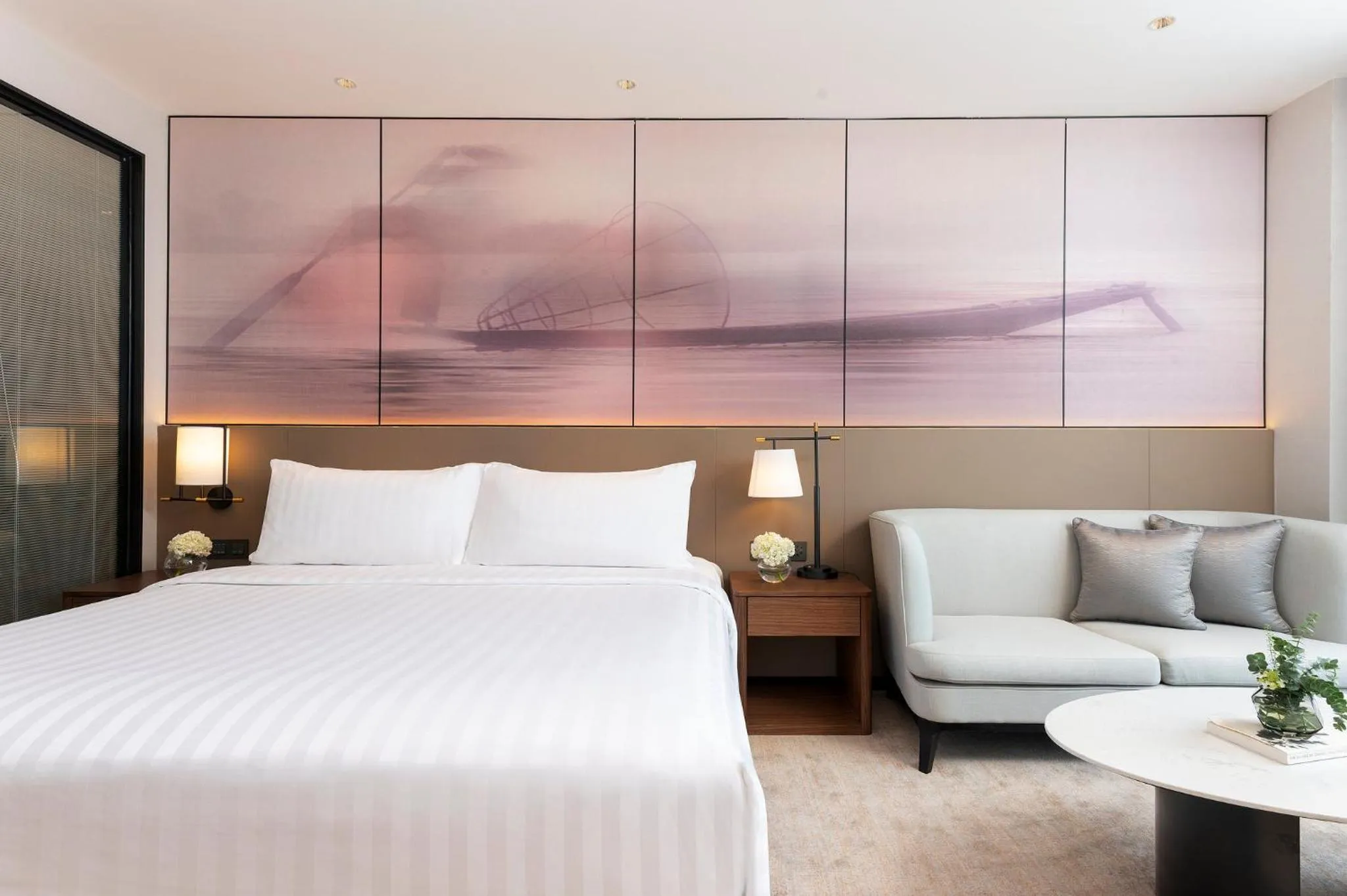 Photo of the whole room, Bed in Amari Vientiane