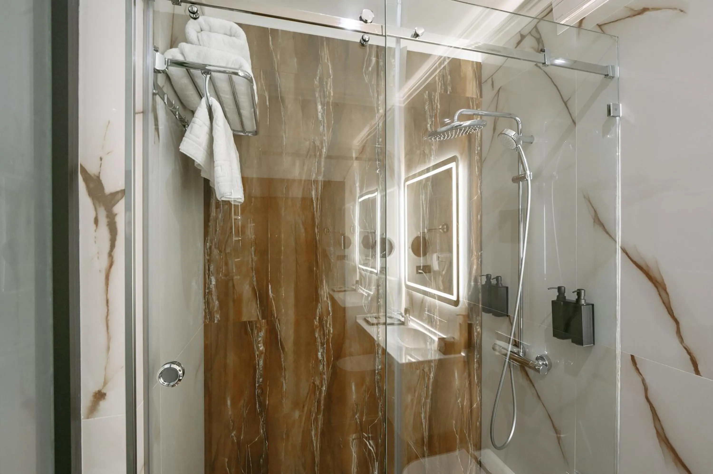 Shower in Azimut Hotel Tashkent