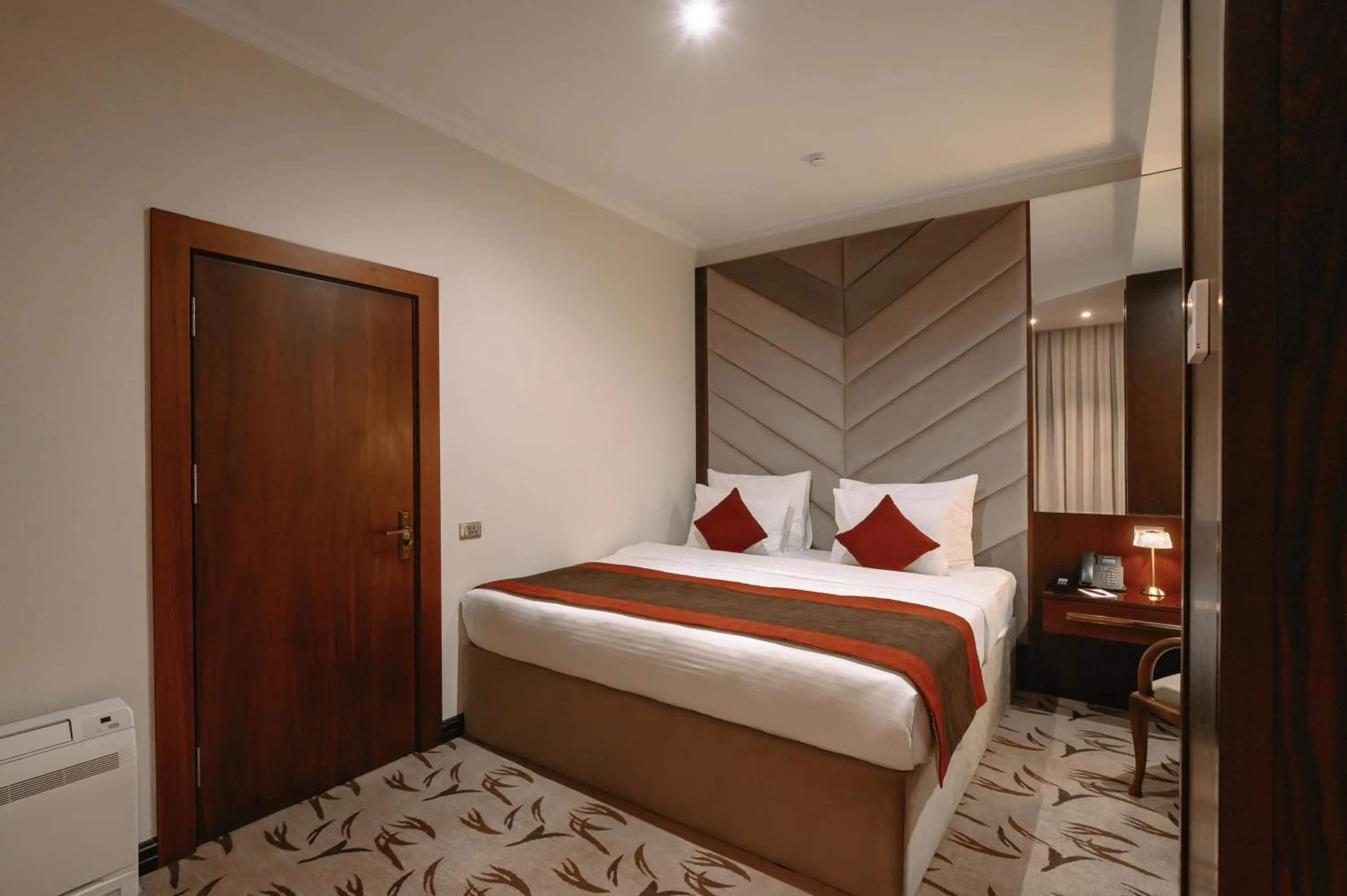 Bedroom, Bed in Azimut Hotel Tashkent