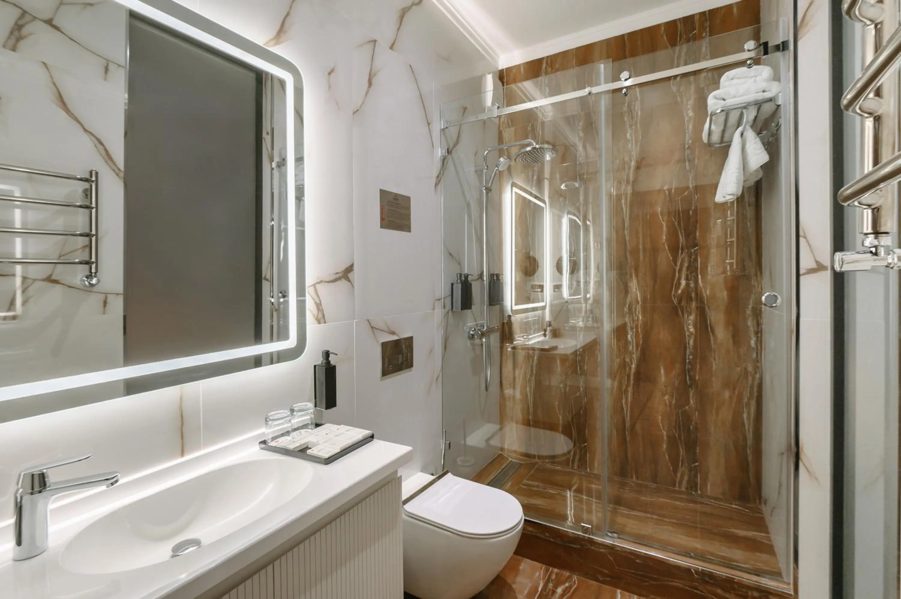 Shower in Azimut Hotel Tashkent