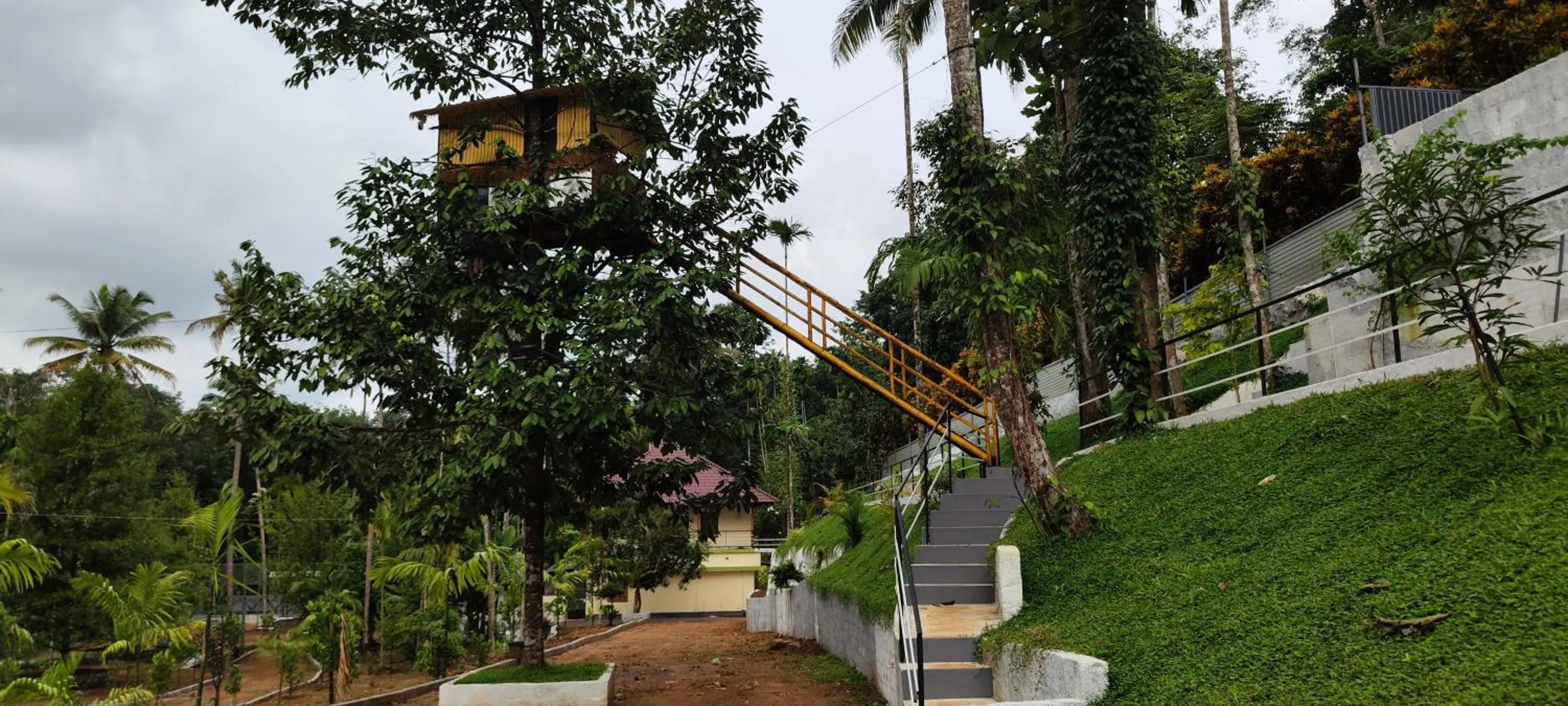 Garden in Karingens Resort