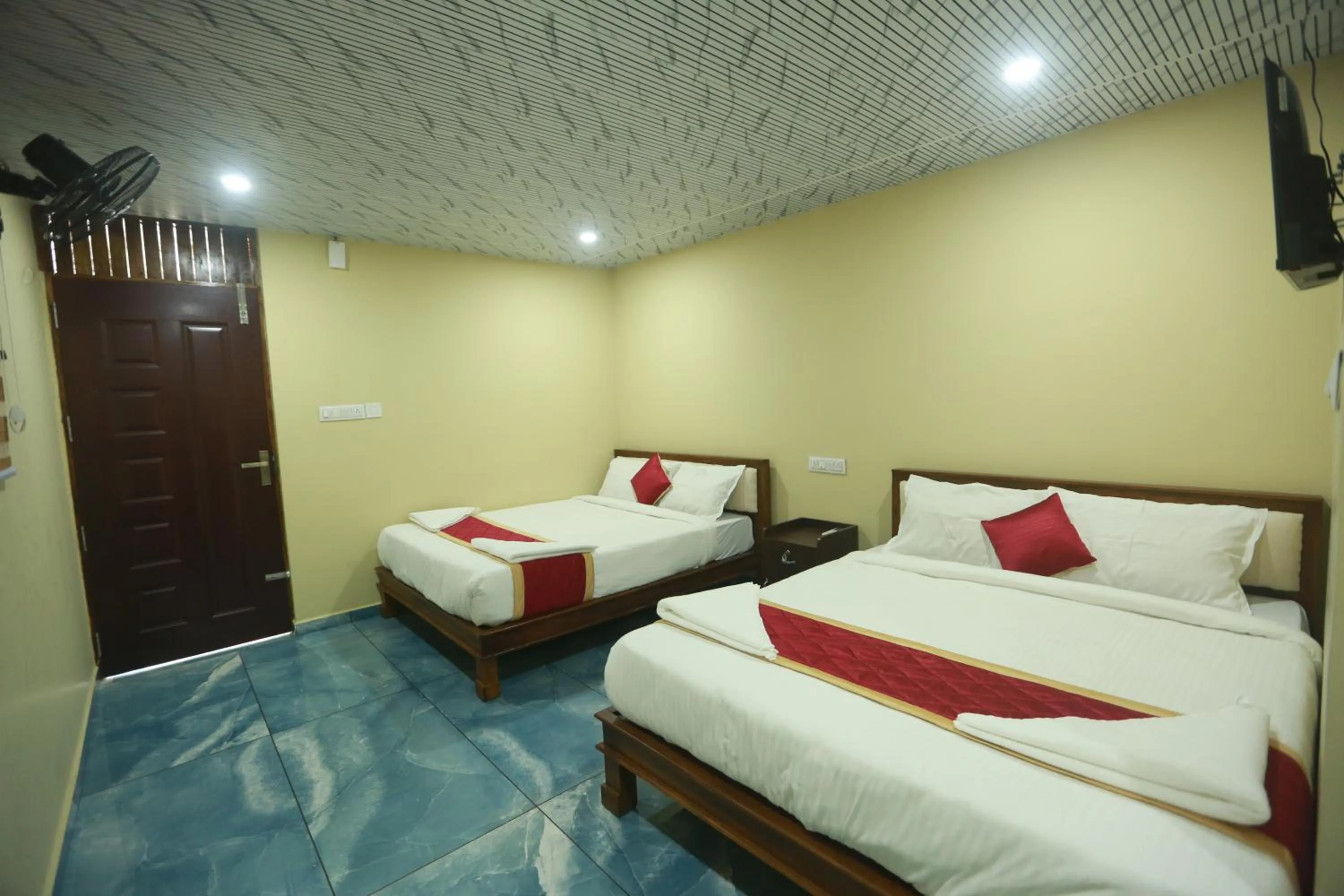 Bed in Karingens Resort