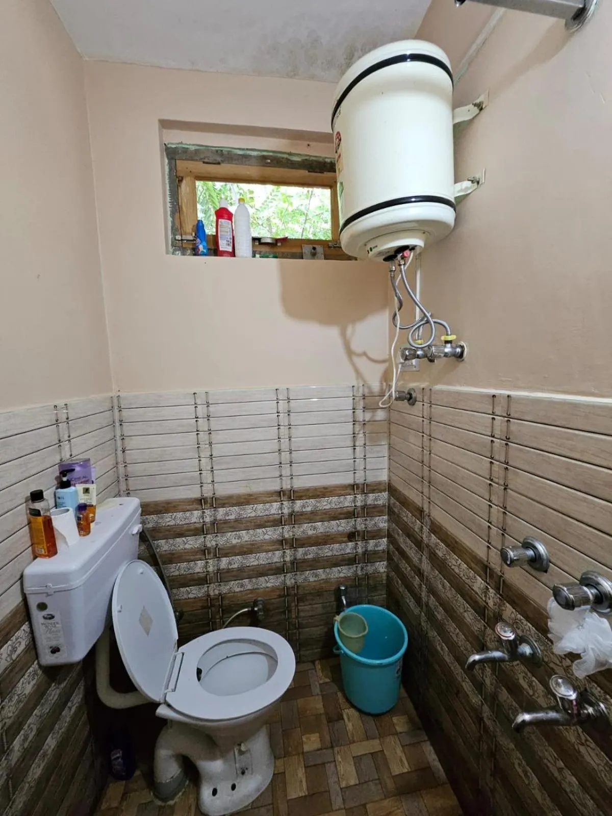 Shower in PREMALYA TRAILS By Tirtha