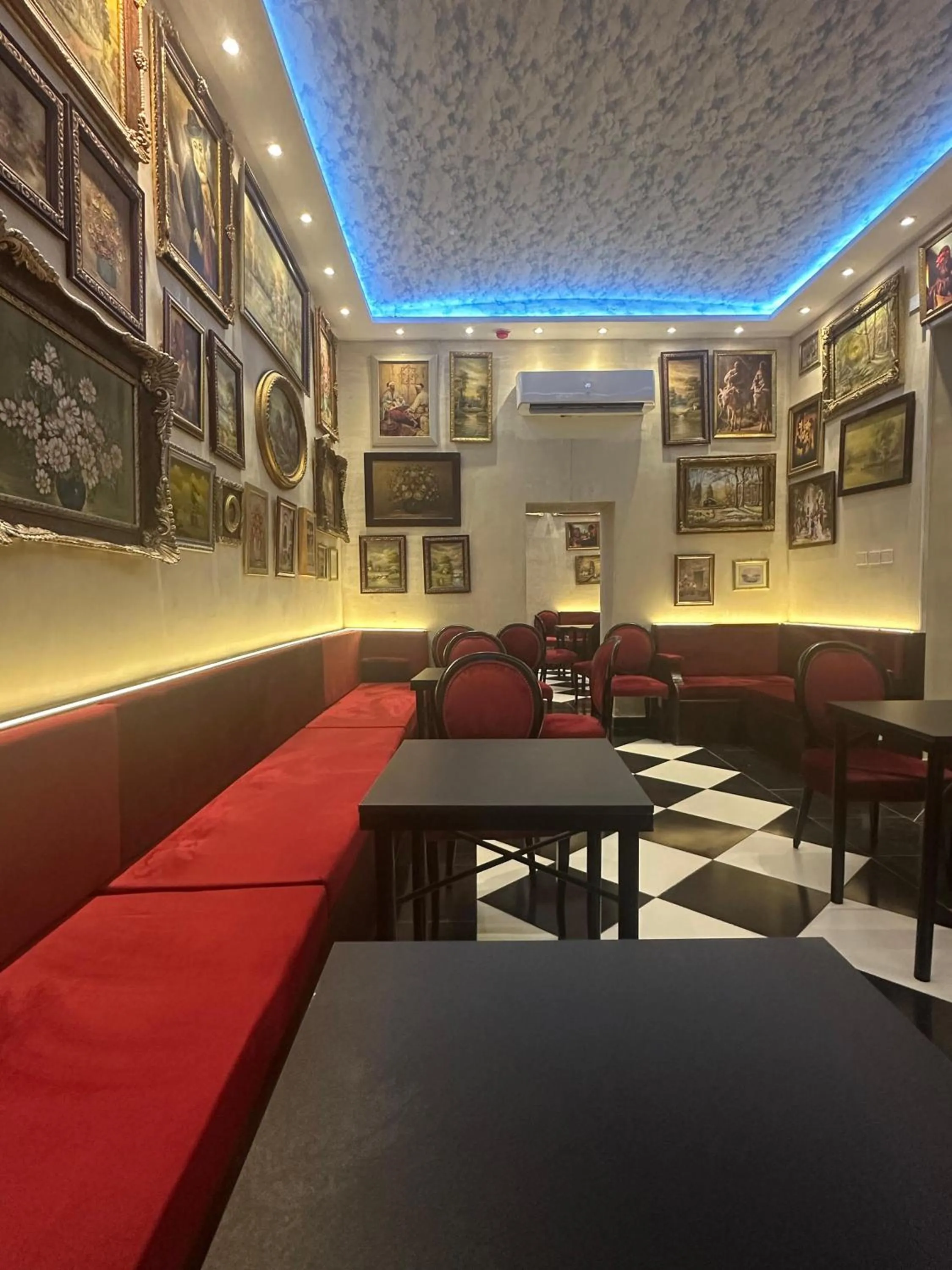 Restaurant/places to eat in Victoria Cairo Hotel