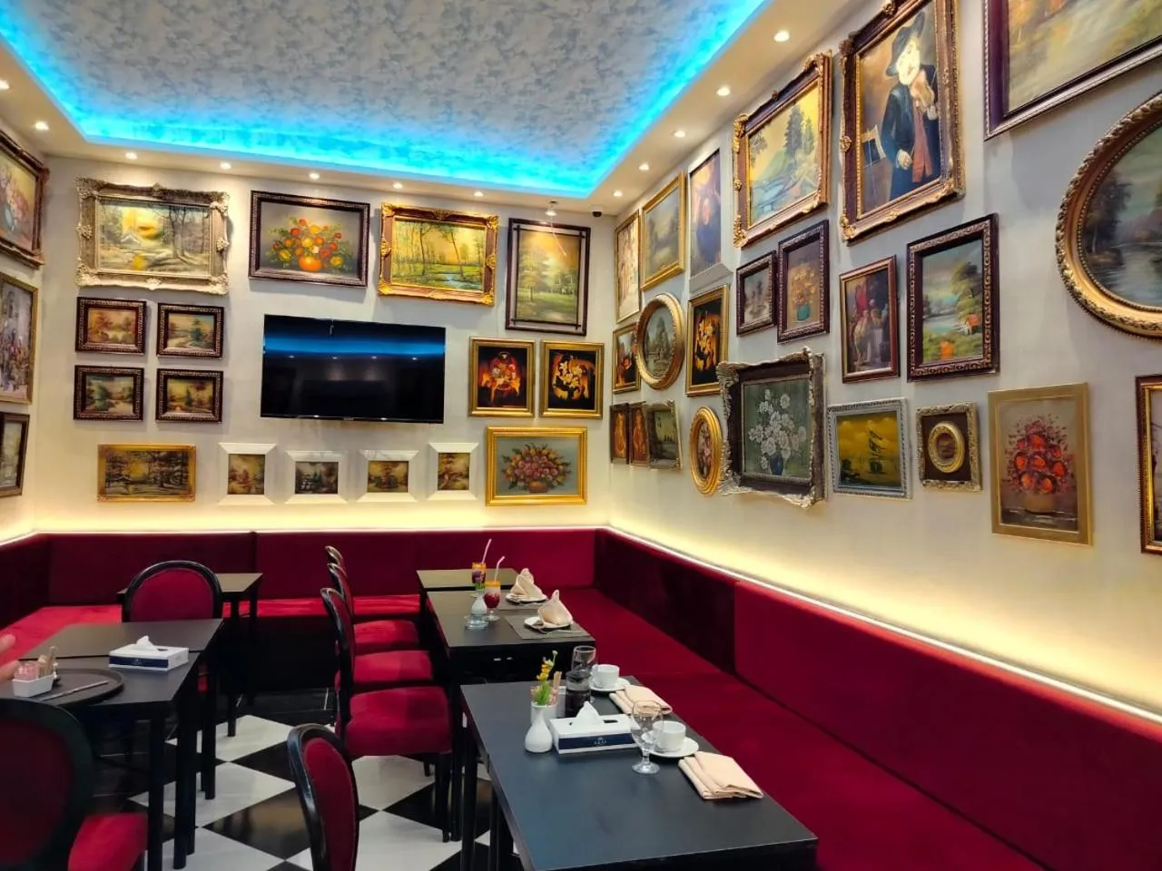 Restaurant/places to eat in Victoria Cairo Hotel