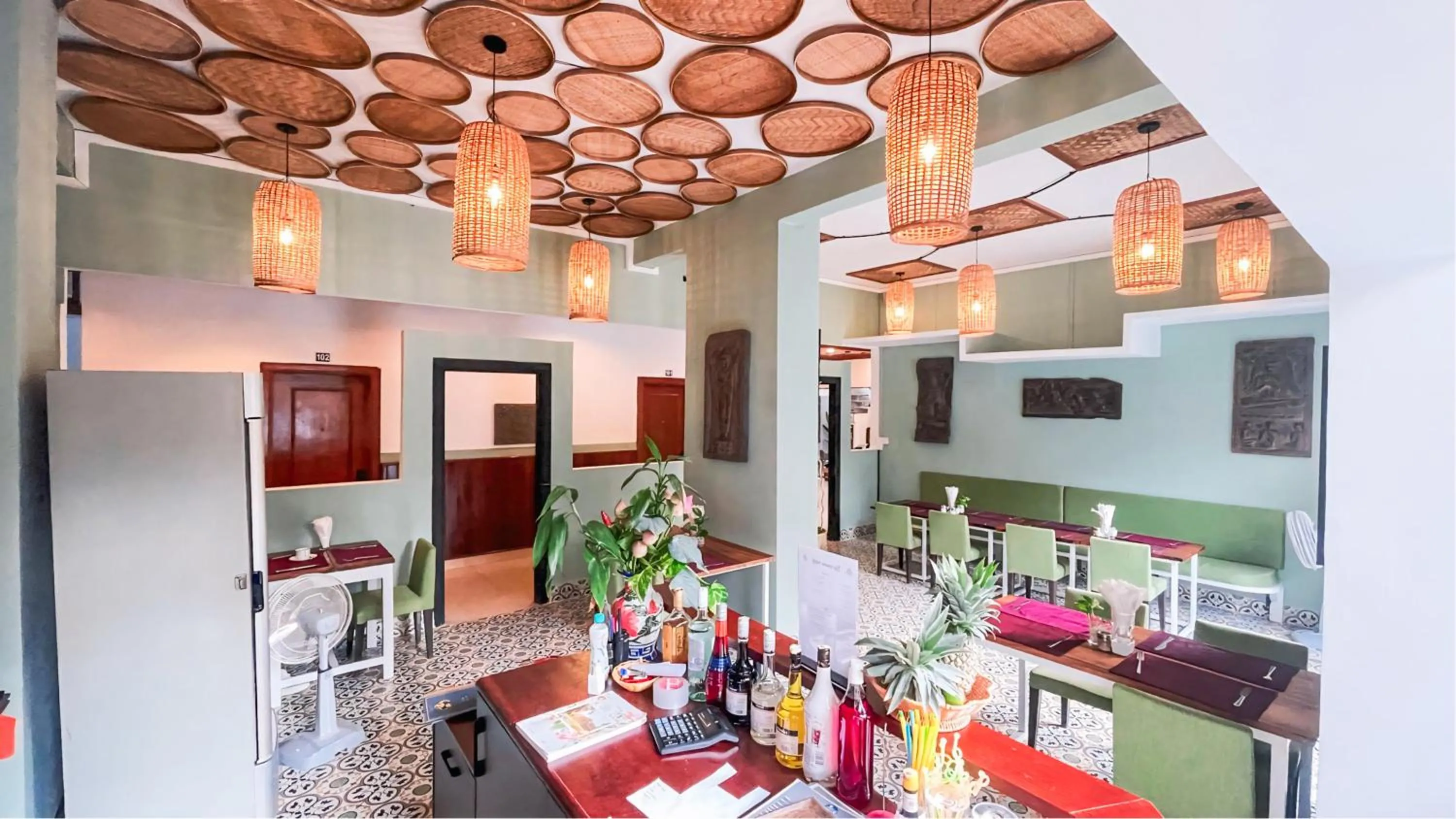 Restaurant/places to eat in The Center Point