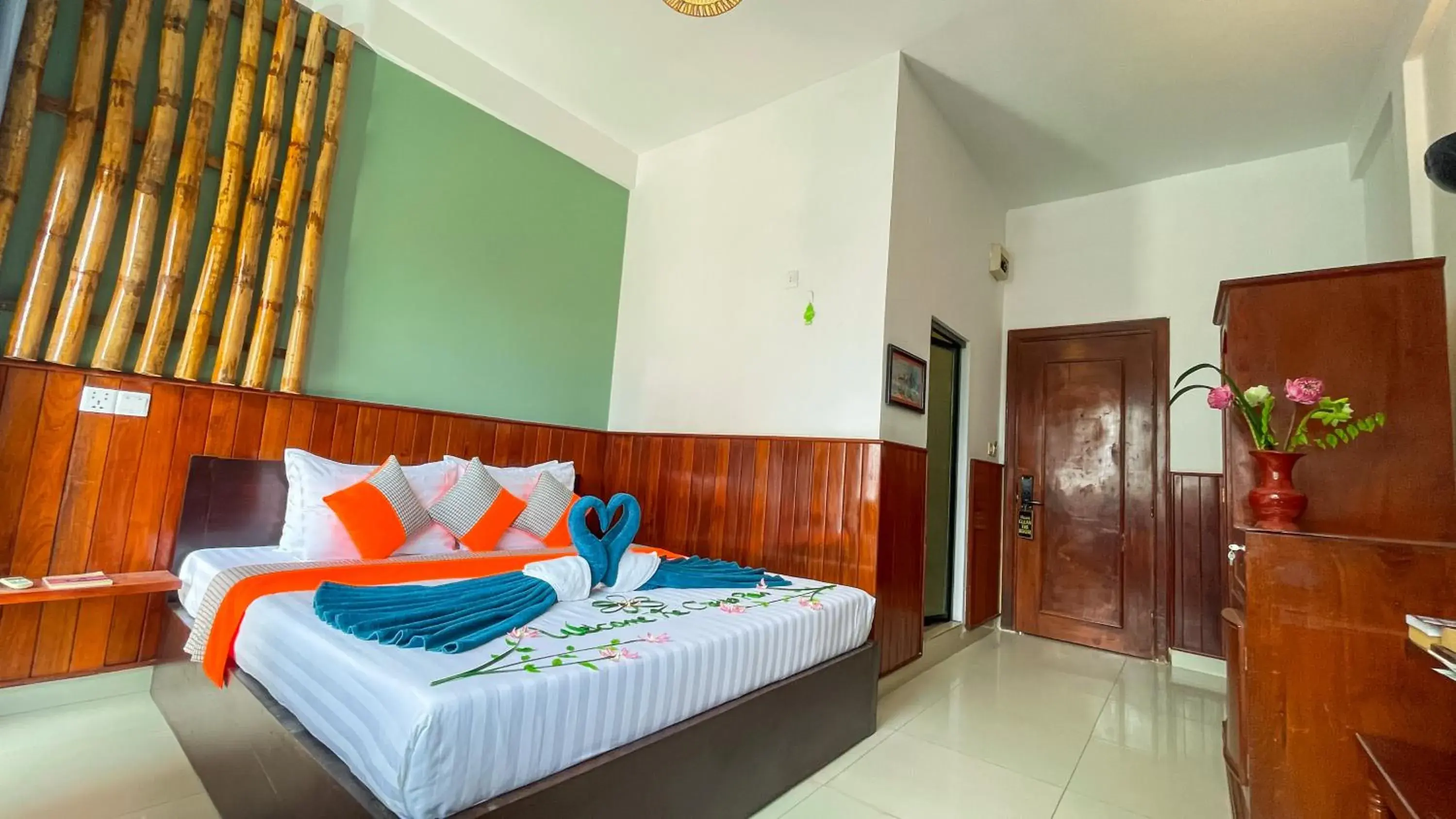 Deluxe Double With Balcony - Free Pickup in The Center Point Deluxe Double With Balcony - Free Pickup in The Center Point