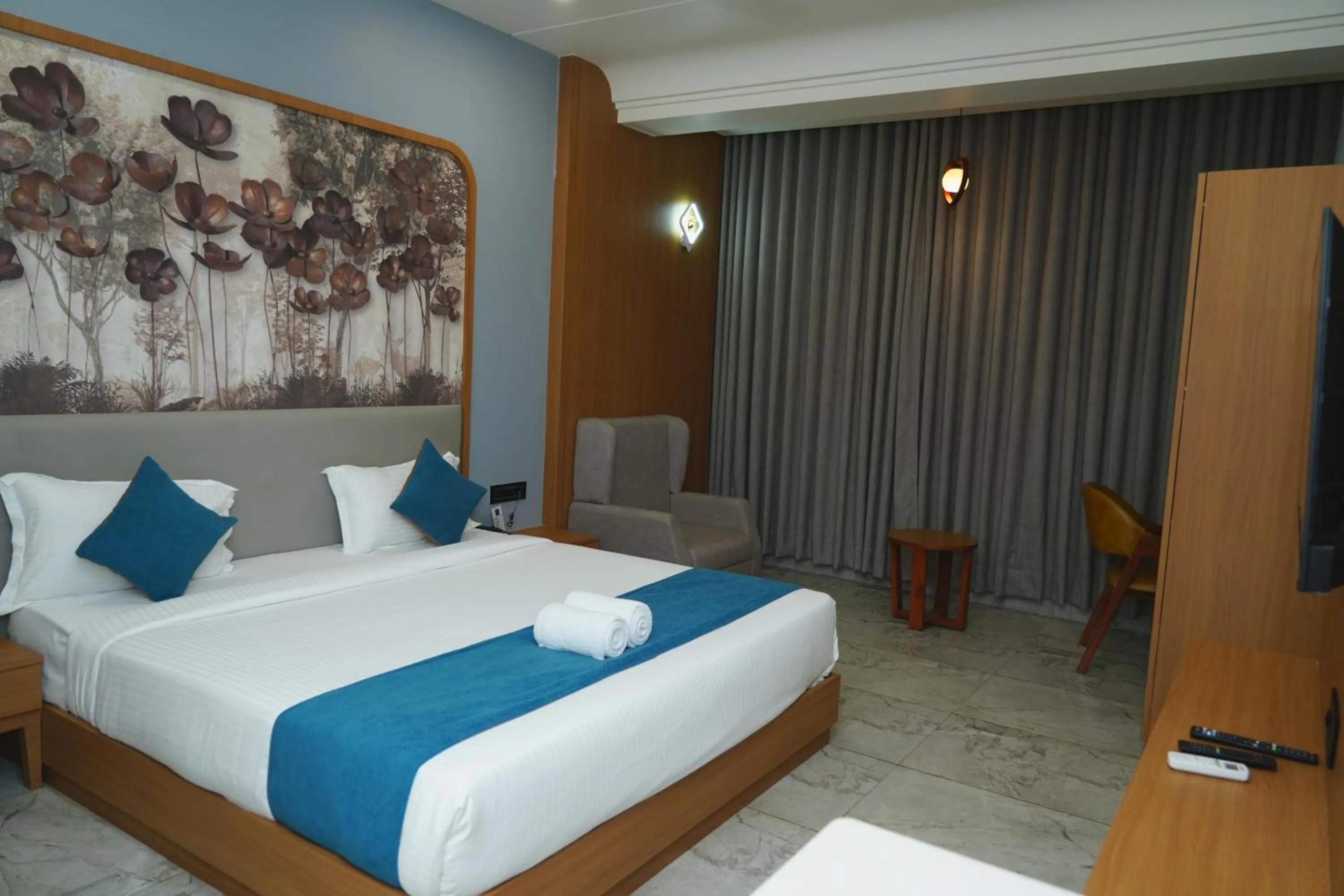 Bedroom, Bed in Hotel Leela's