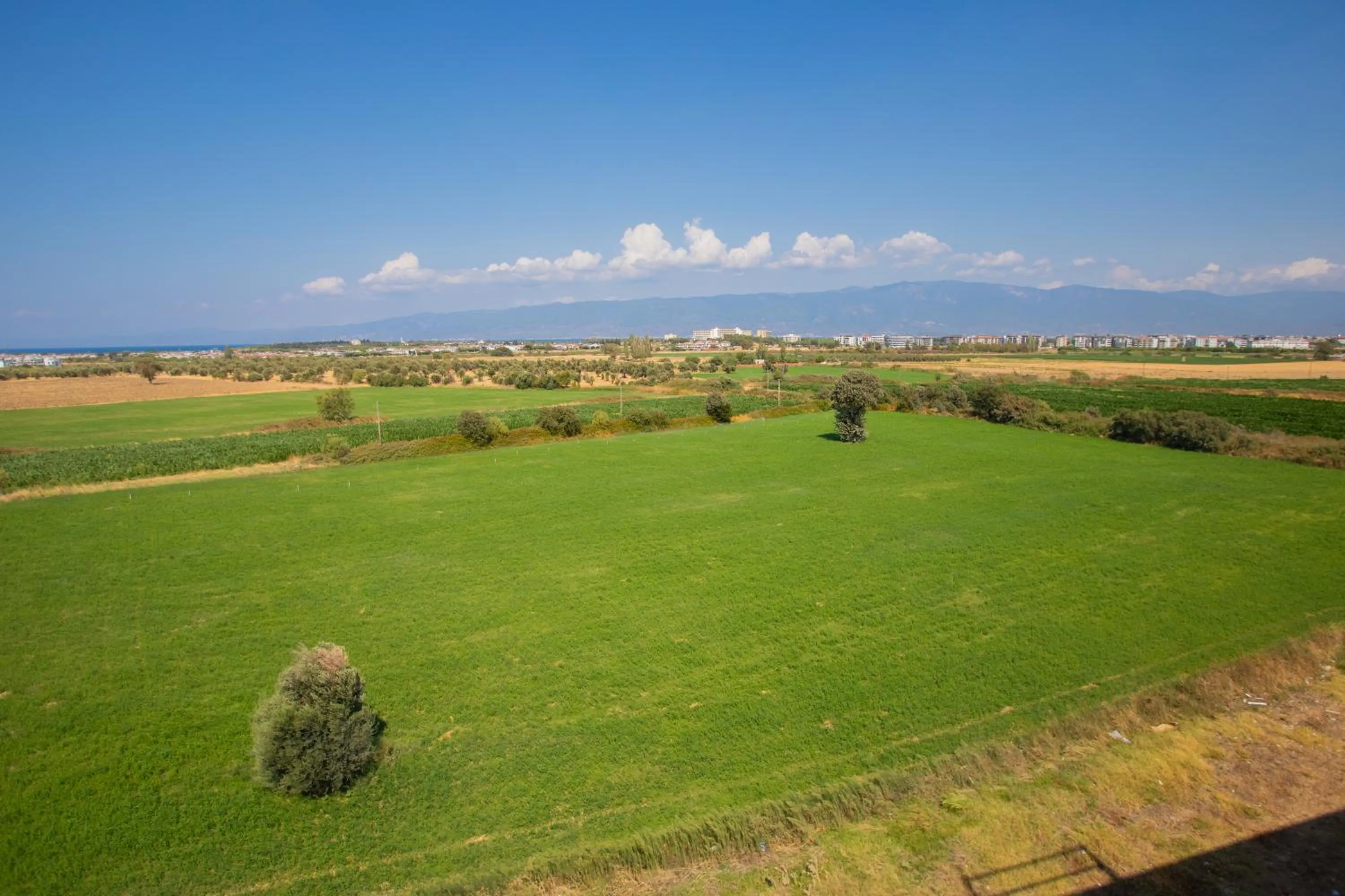 Mountain view in E87 Highway Otel