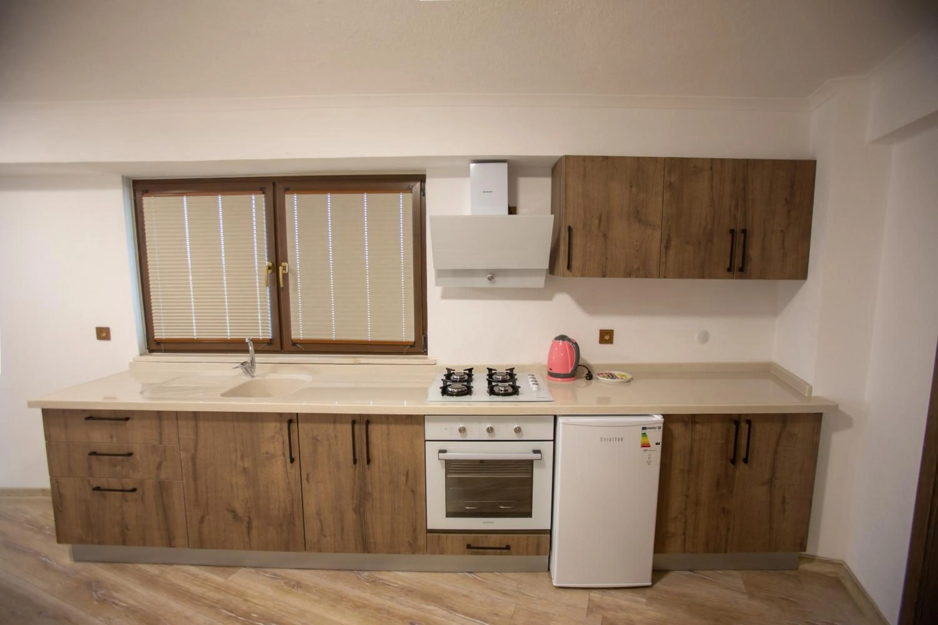 Kitchen or kitchenette in E87 Highway Otel