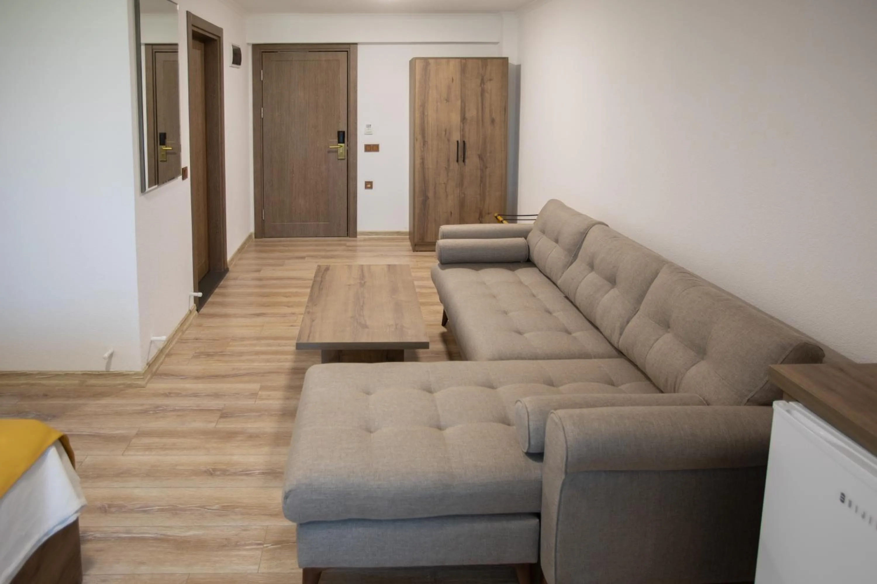 Seating area in E87 Highway Otel