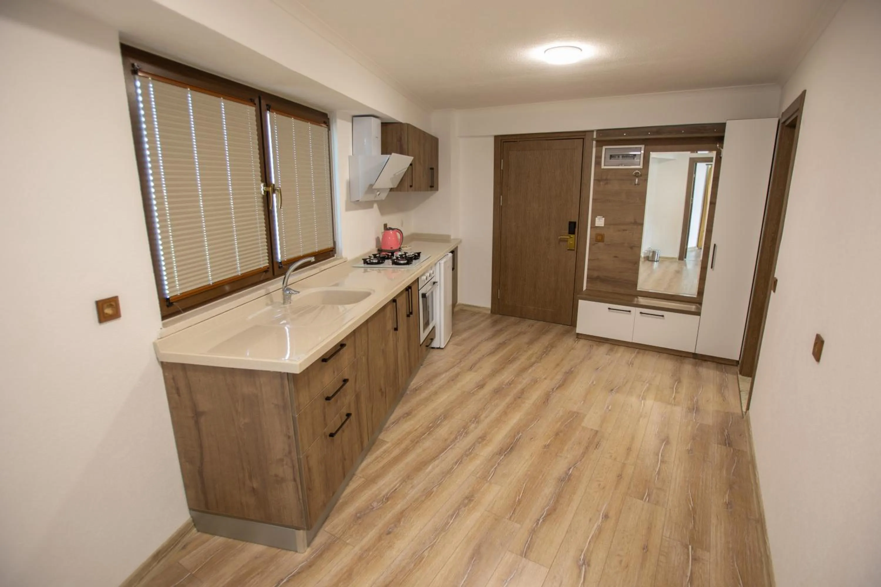 Kitchen or kitchenette in E87 Highway Otel