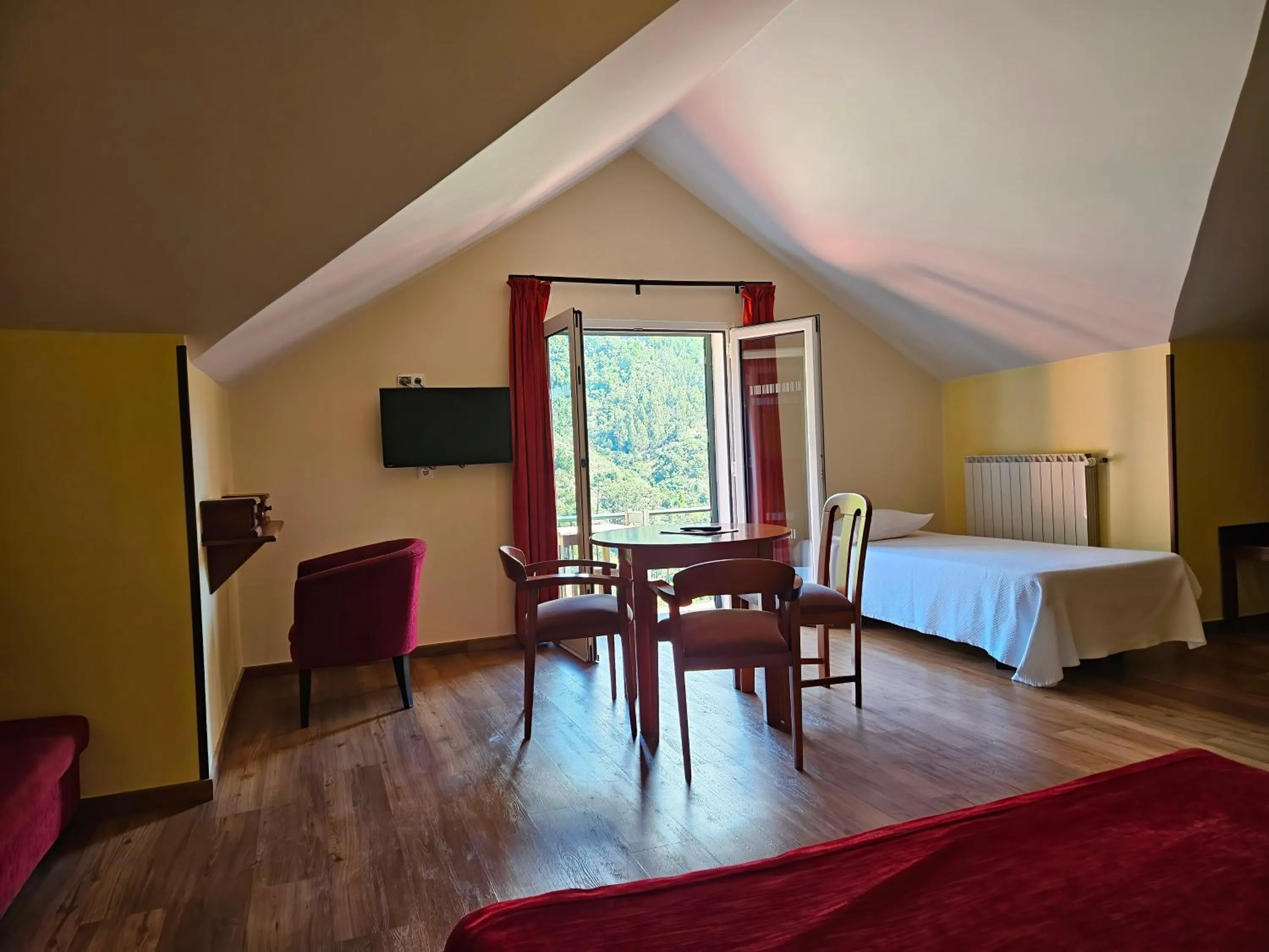 View (from property/room), Bed in Valley View Hotel Encumeada