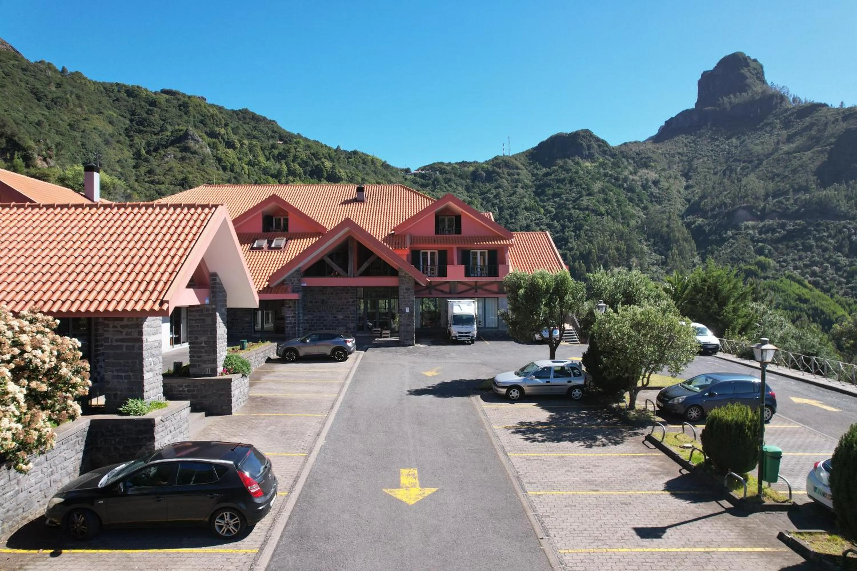 Property building in Valley View Hotel Encumeada
