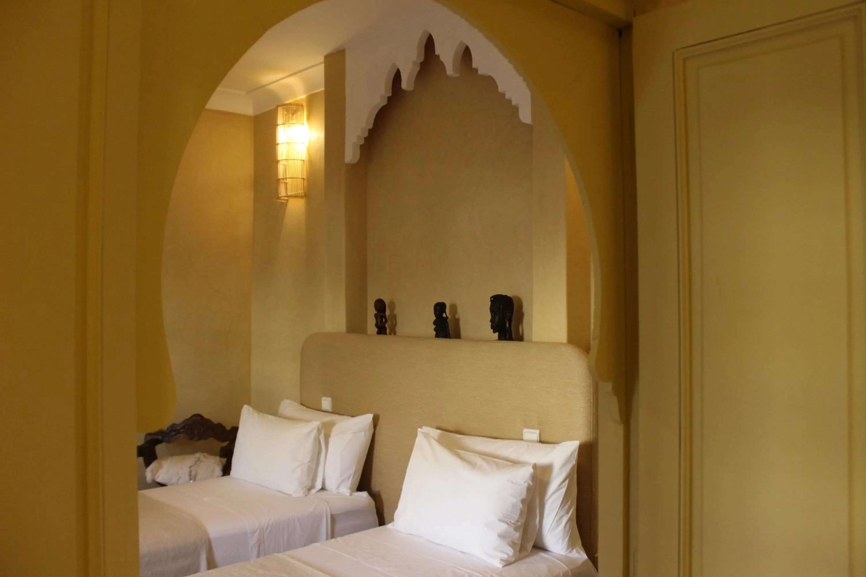 Bed in Riad Emberiza Sahari