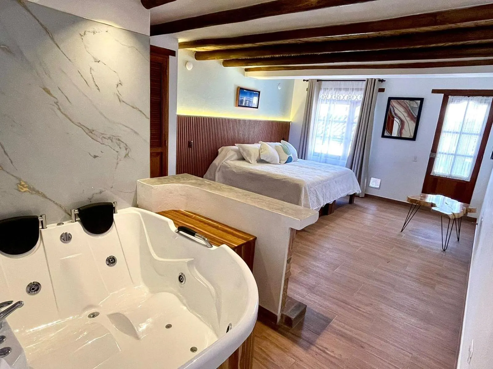 Hot Tub, Bed in Hotel Boutique Cenit