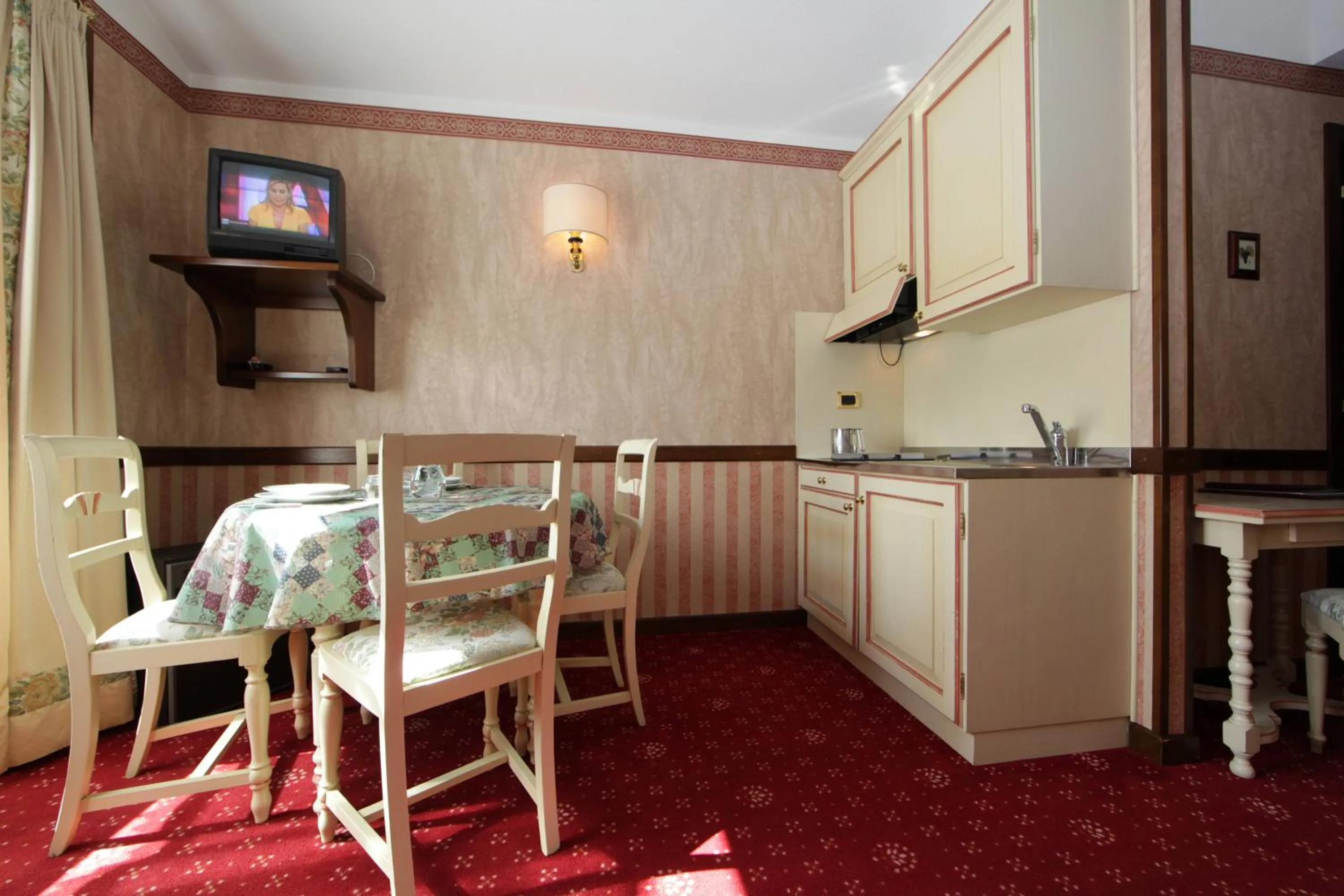 Kitchen or kitchenette in Hotel Petit Prince