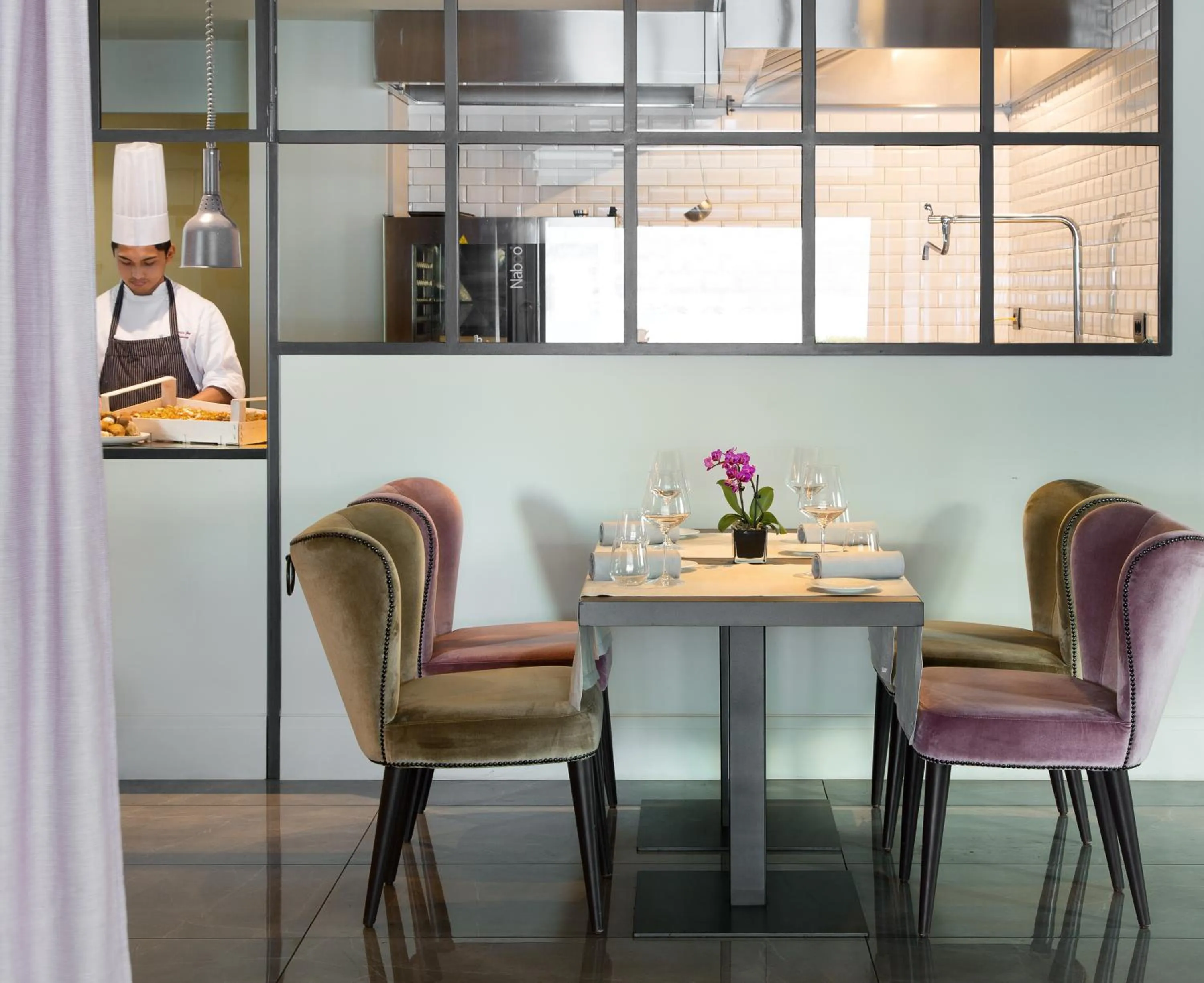 Restaurant/places to eat in Filario Hotel & Residences