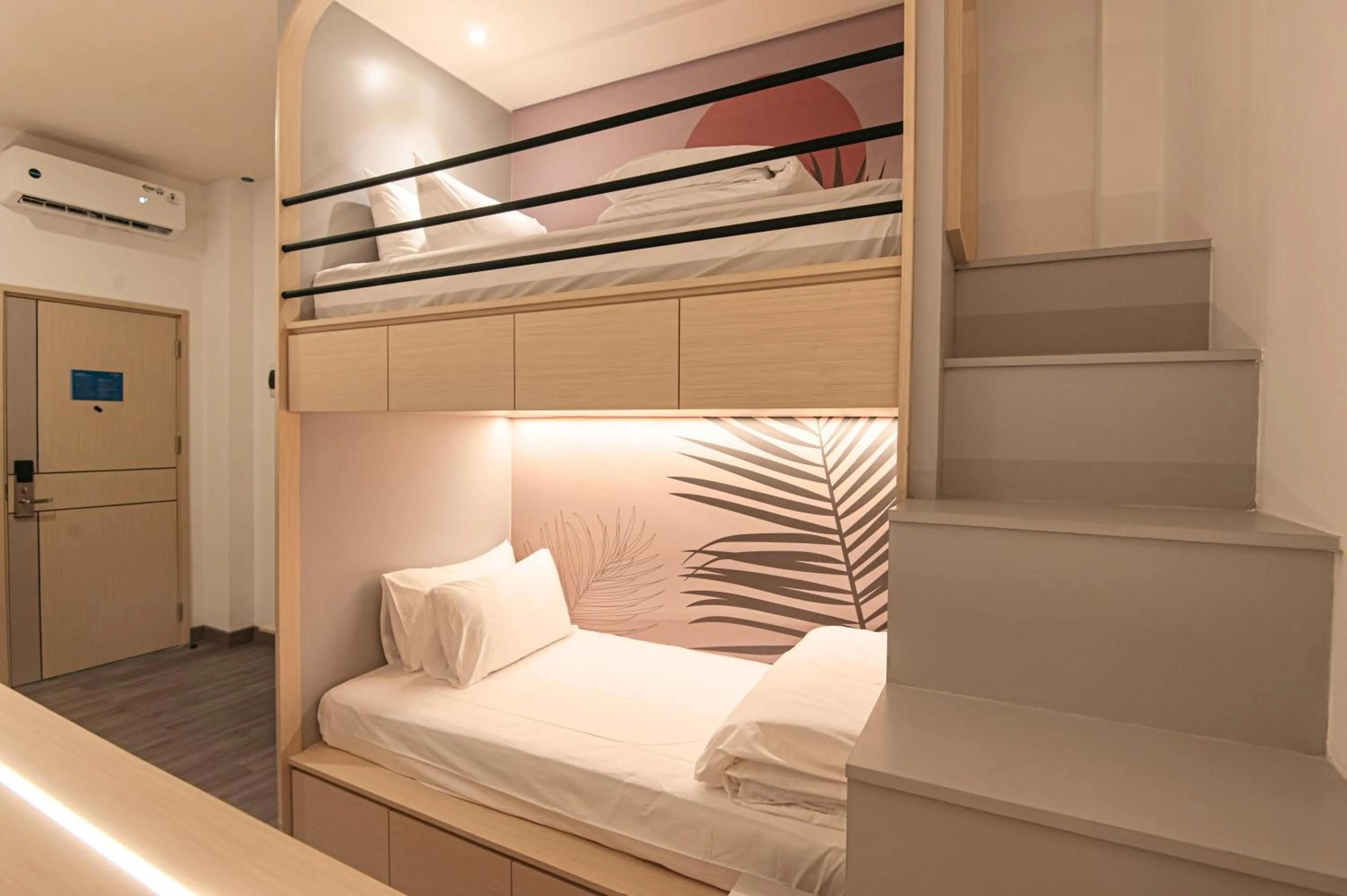bunk bed, Bed in True Blue Hotel Menteng
