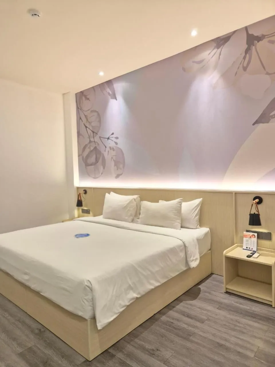 Bed in True Blue Hotel Menteng