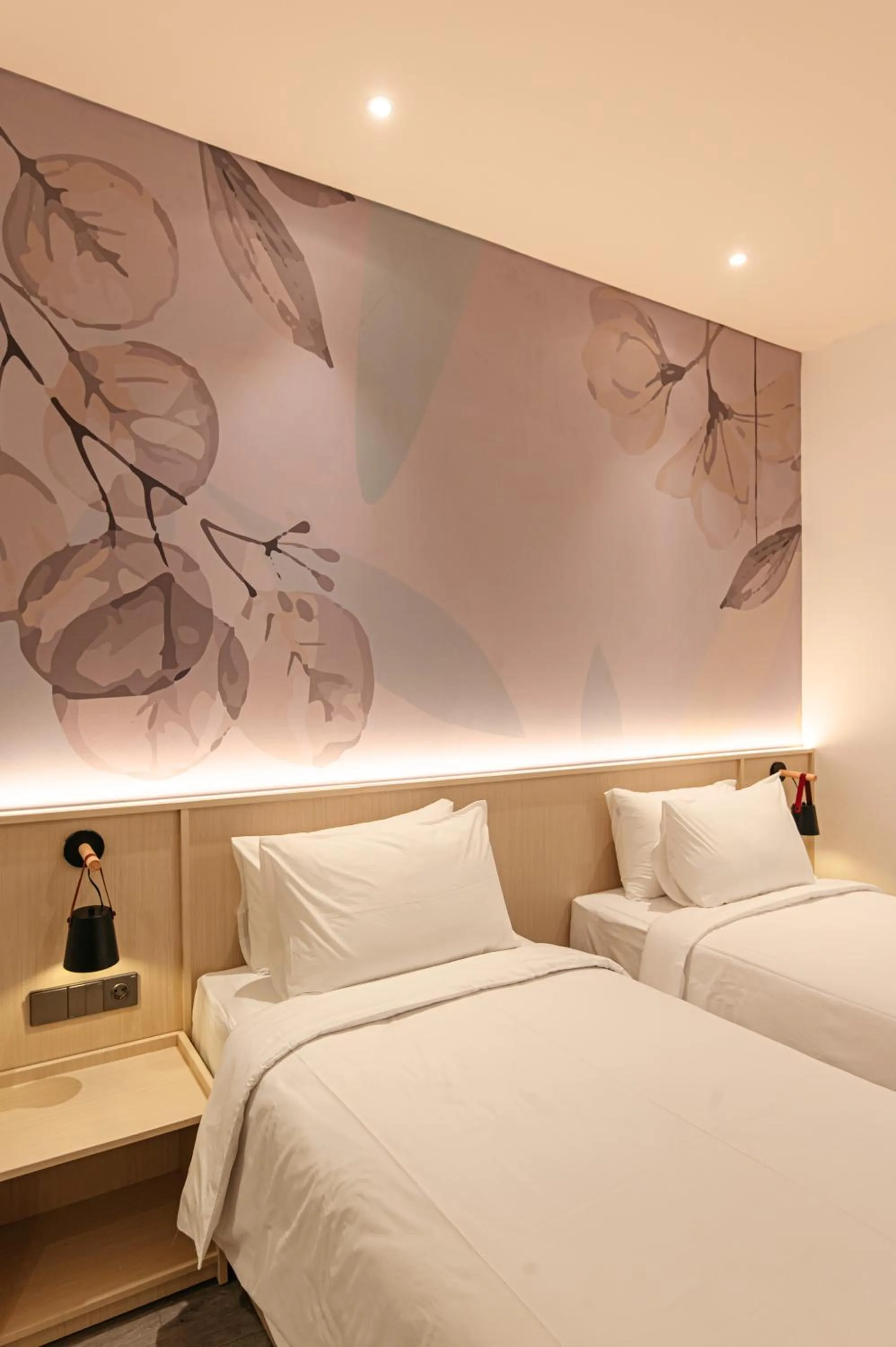 Bed in True Blue Hotel Menteng