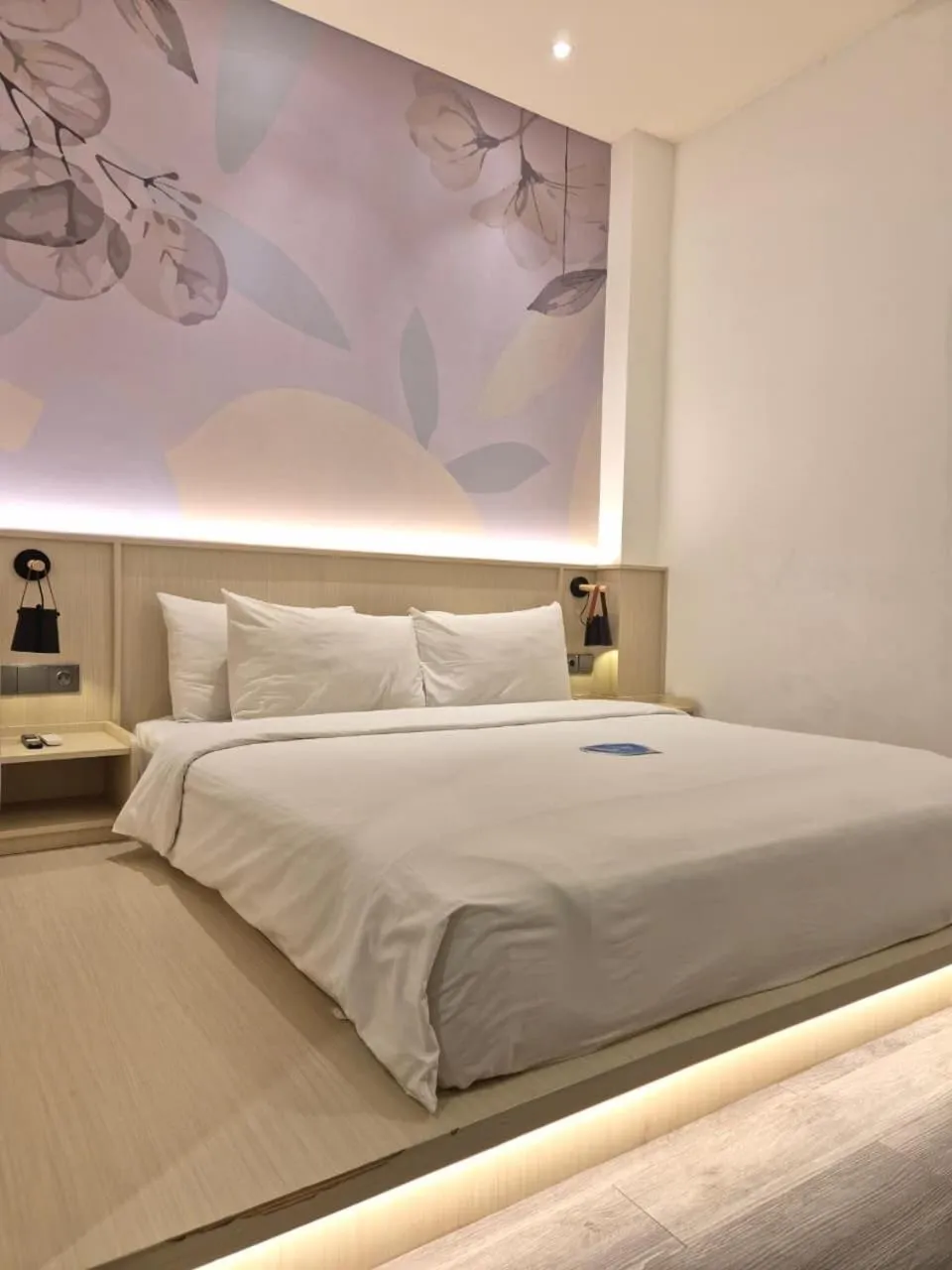 Bed in True Blue Hotel Menteng