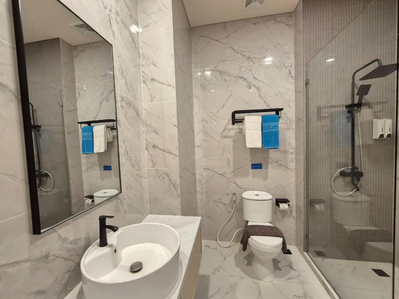 Bathroom in True Blue Hotel Menteng
