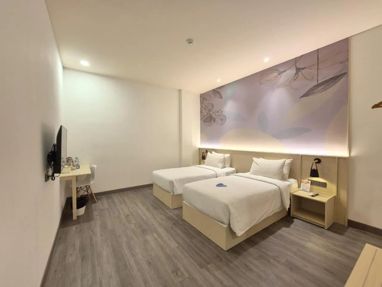 Bed in True Blue Hotel Menteng
