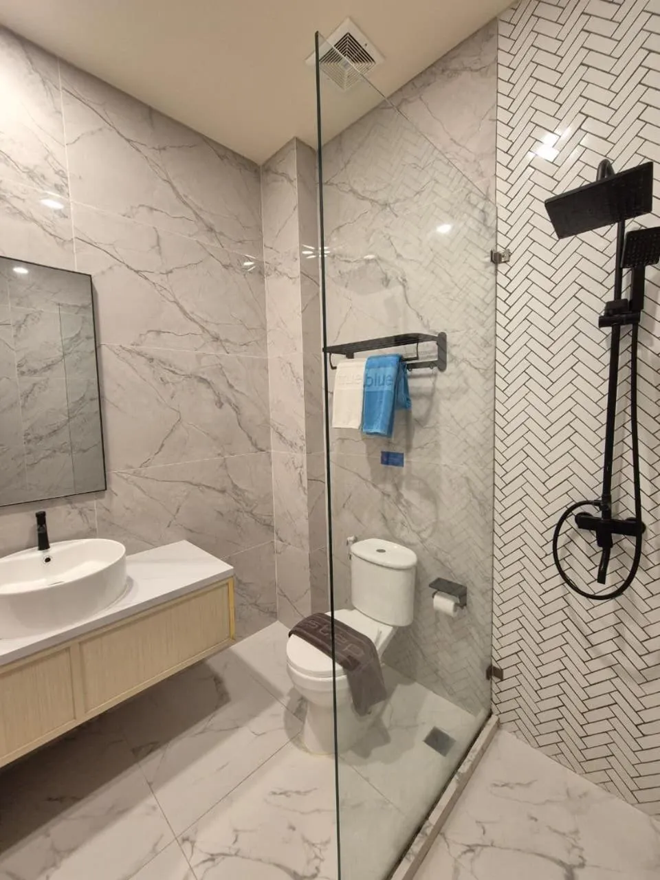 Bathroom in True Blue Hotel Menteng