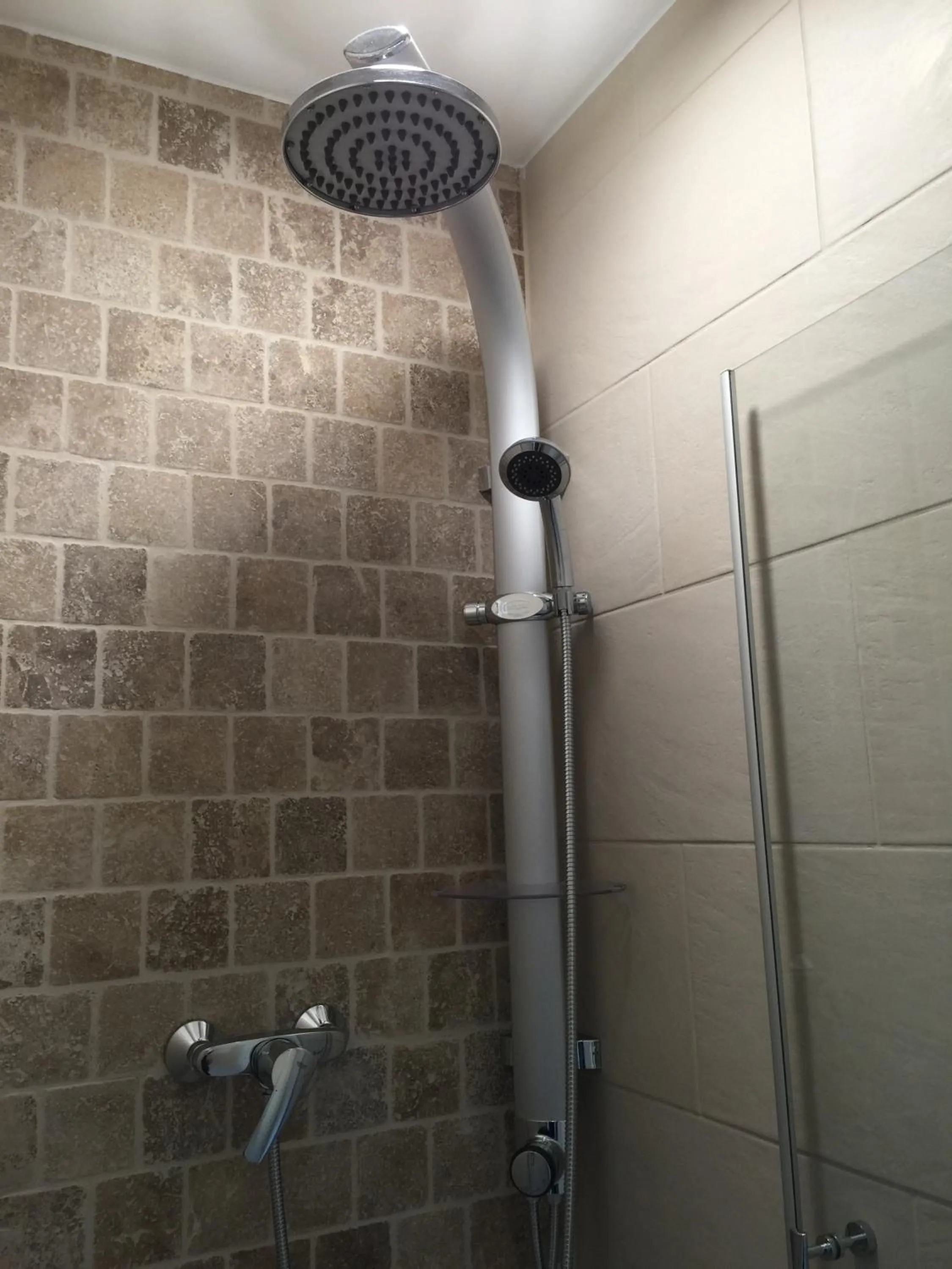 Shower in Hotel Achilles