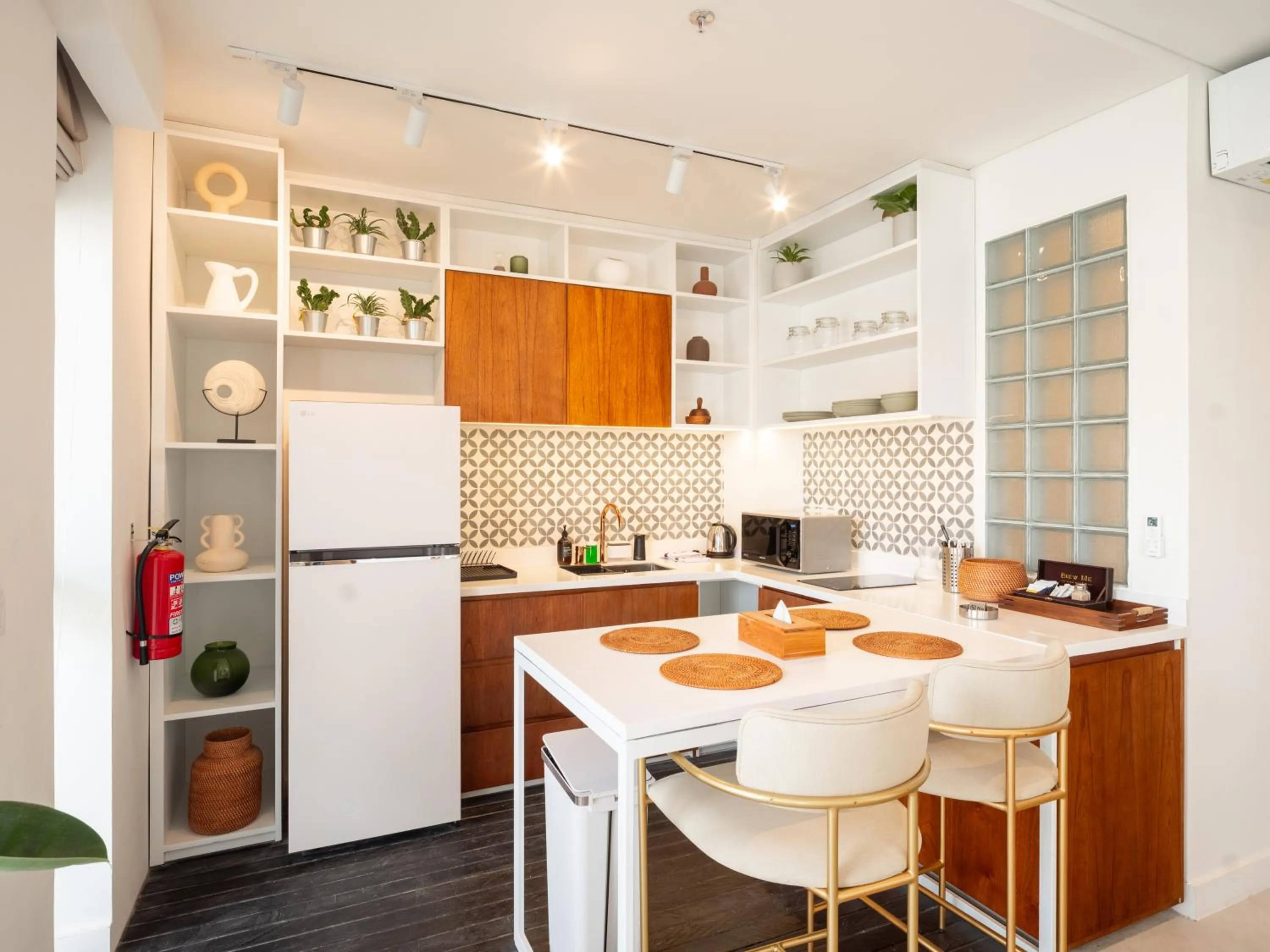 Kitchen or kitchenette in The Cruise Berawa Resort