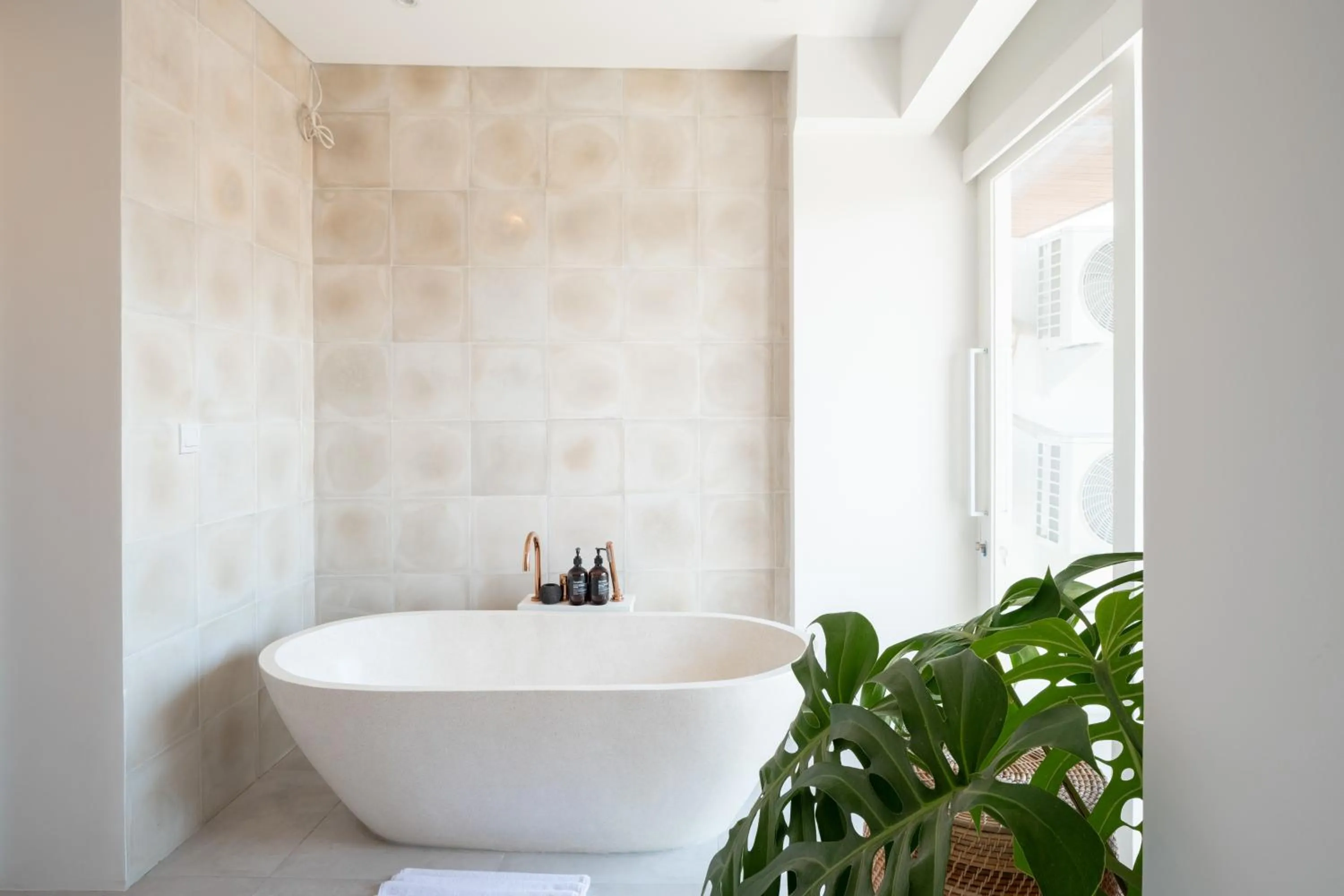 Bath in The Cruise Berawa Resort