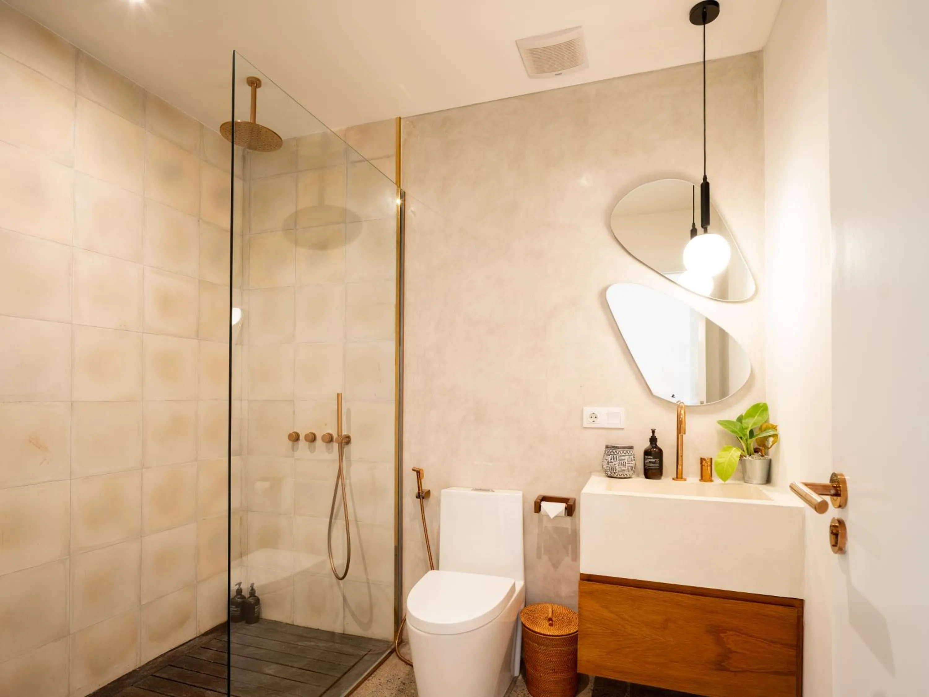 Bathroom in The Cruise Berawa Resort