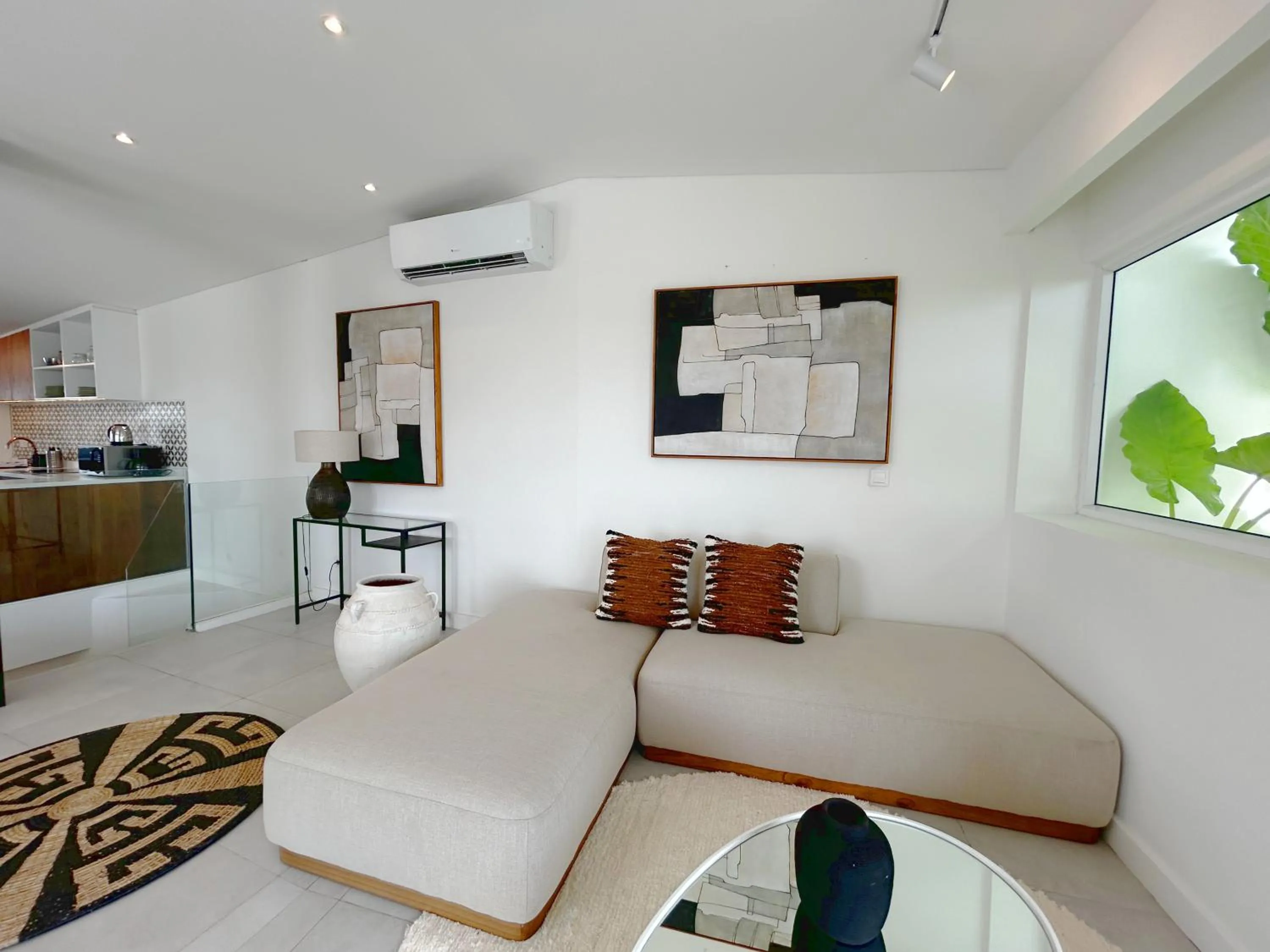 Seating area, Bed in The Cruise Berawa Resort