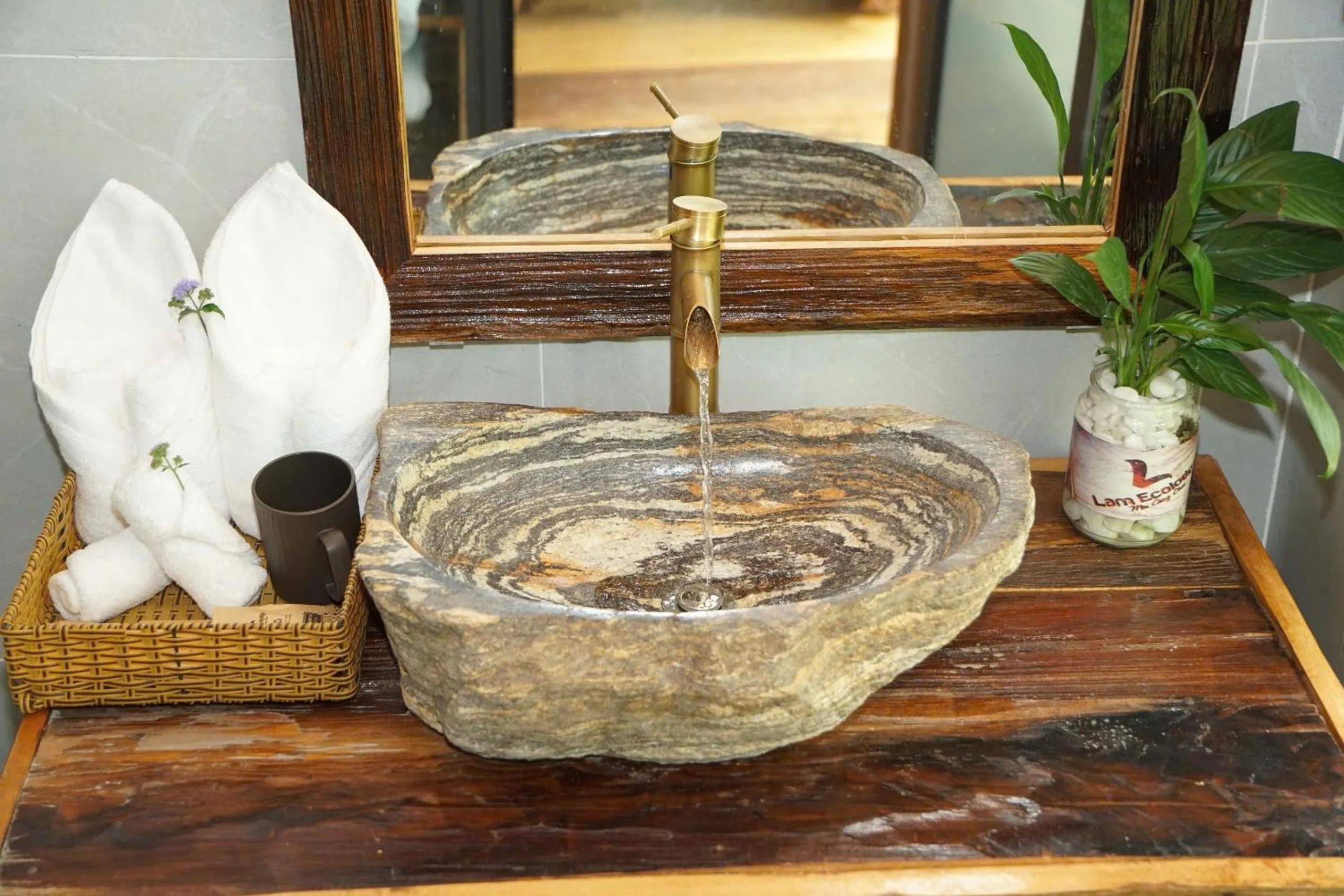 Shower in Lam Ecolodge Mu Cang Chai