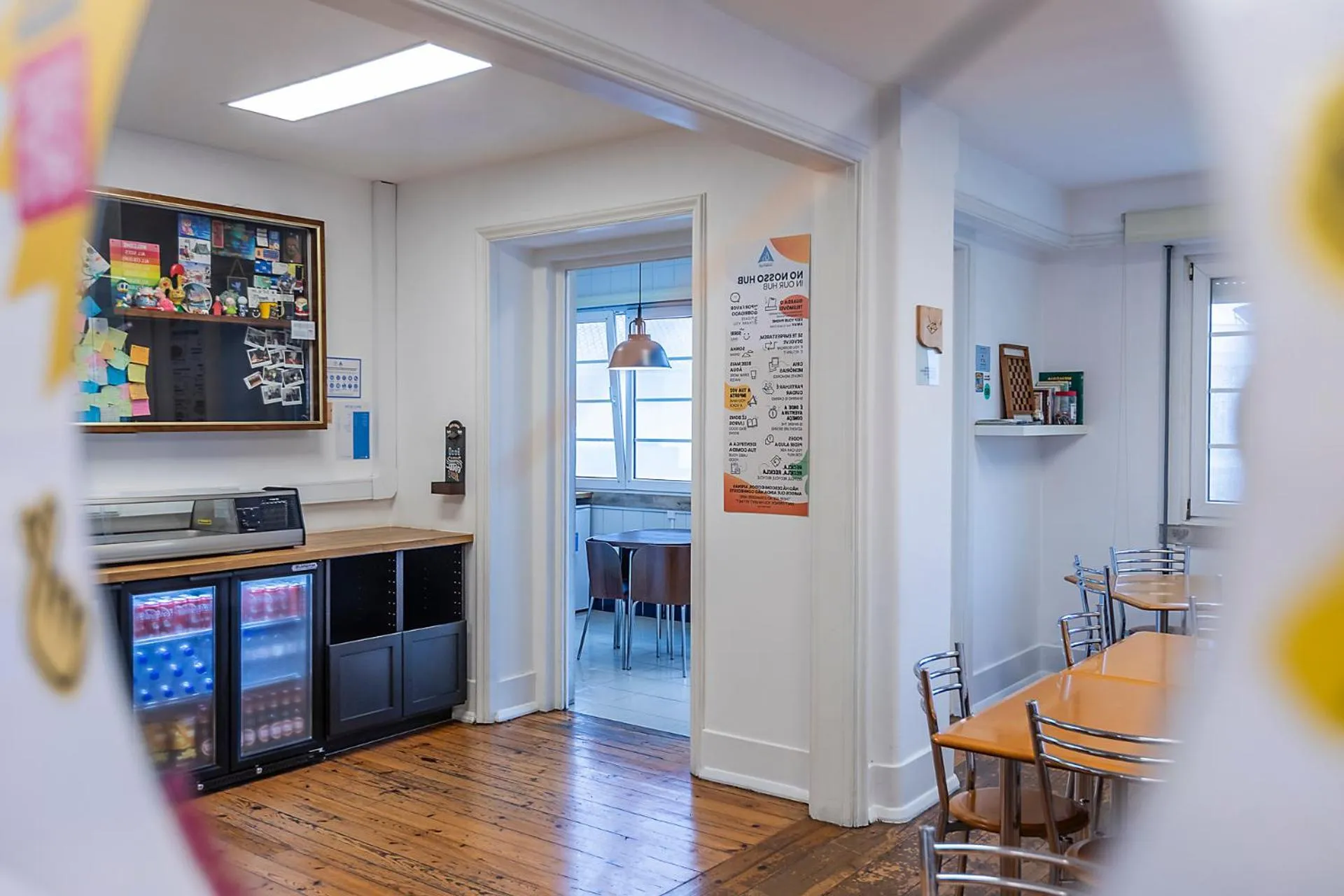 Communal lounge/ TV room in HI Coimbra - Pousada de Juventude
