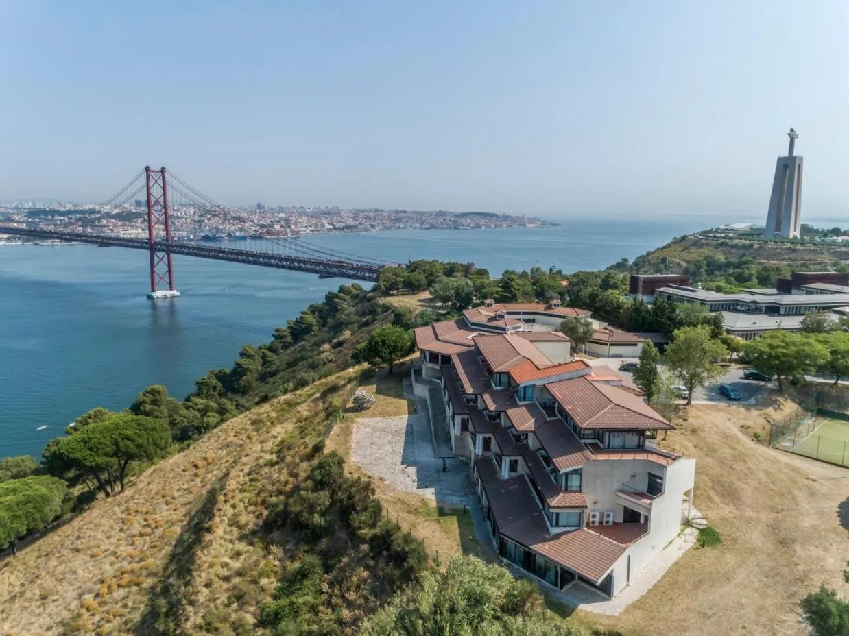 Property building in HI Almada - Pousada de Juventude