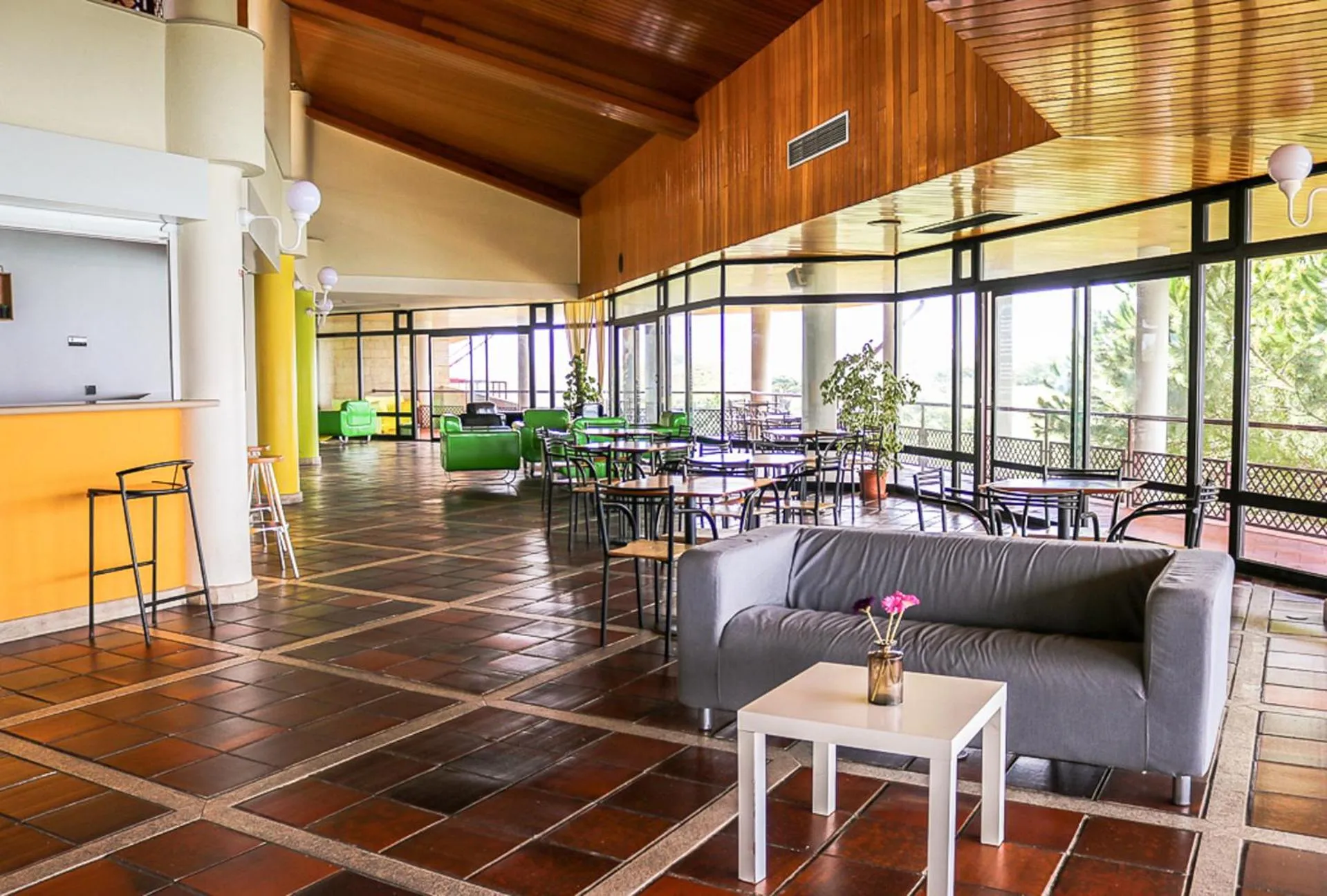 Living room in HI Almada - Pousada de Juventude