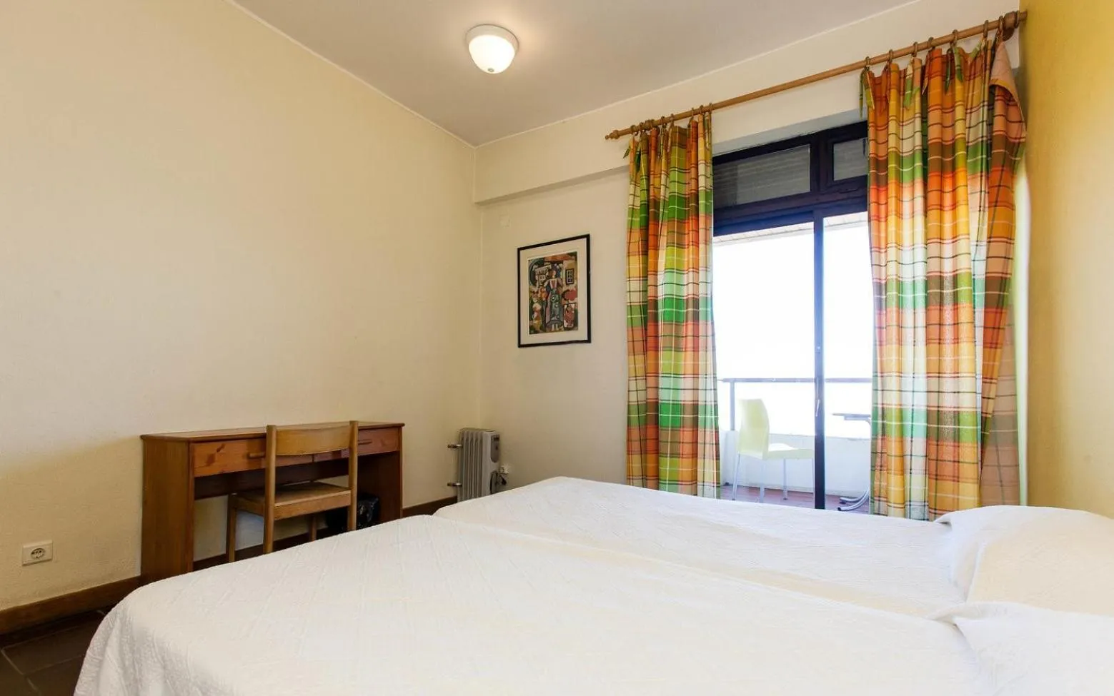 Bed in HI Almada - Pousada de Juventude