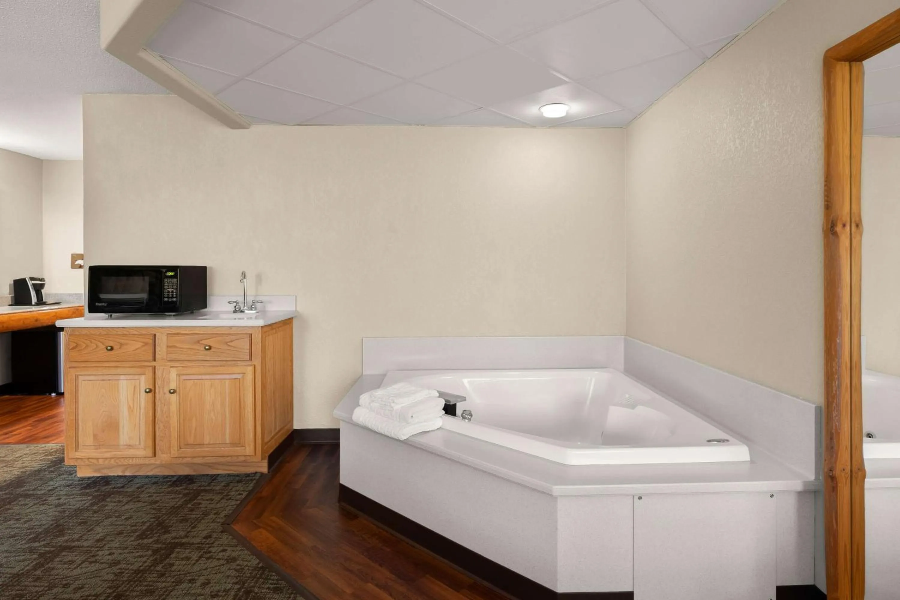 Bedroom, Bed in Best Western Northwoods Lodge