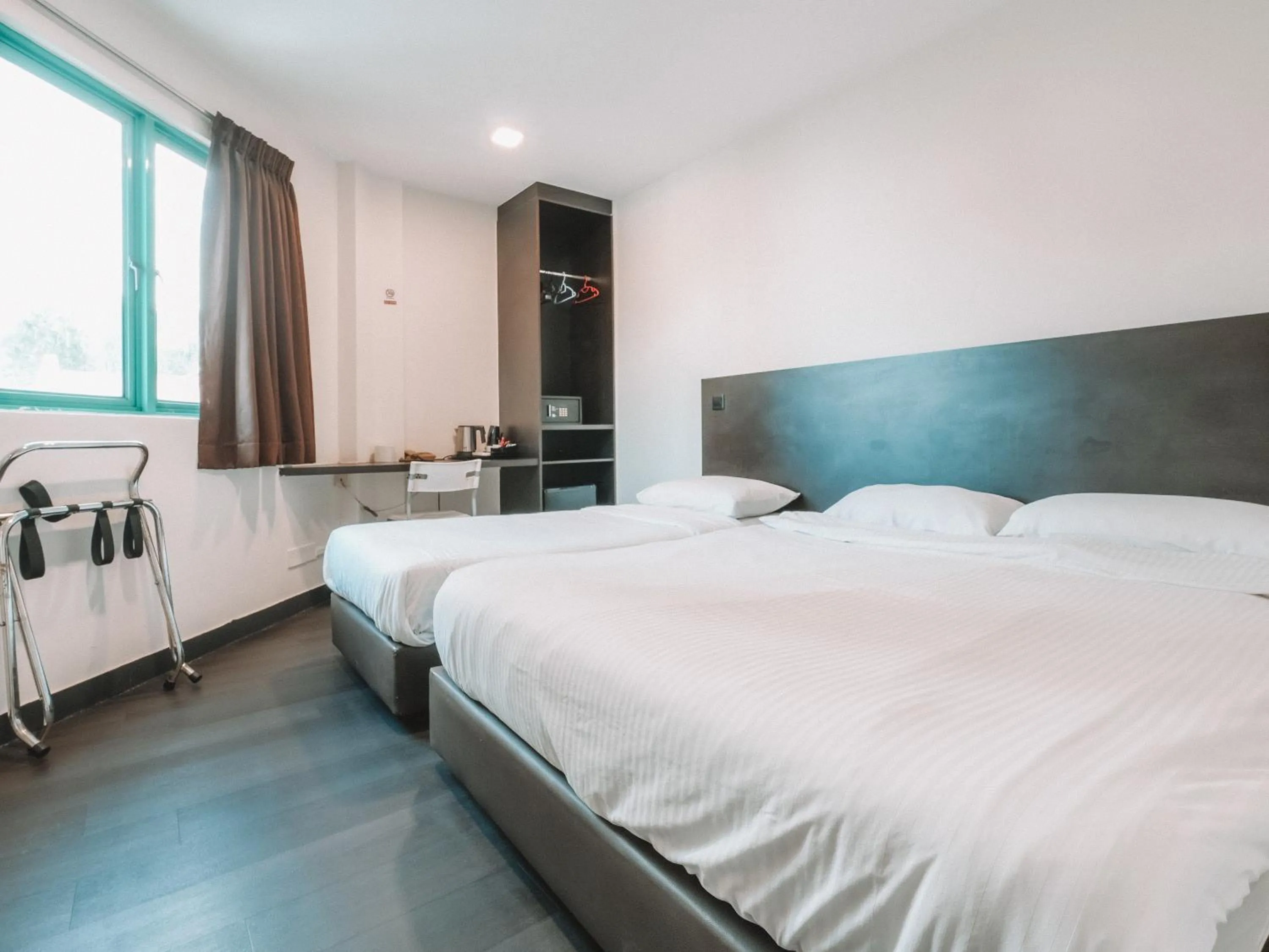 Bed in A Hotel Desker